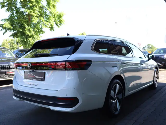 Volkswagen Passat view 13