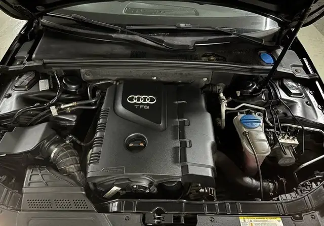 Audi A4 Avant view 4