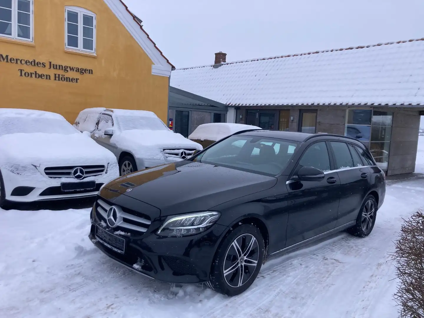 Mercedes-Benz C 200 Td  9G-Tr. LED Navi MBux 8 Räder 1.Hd Schwarz - 1