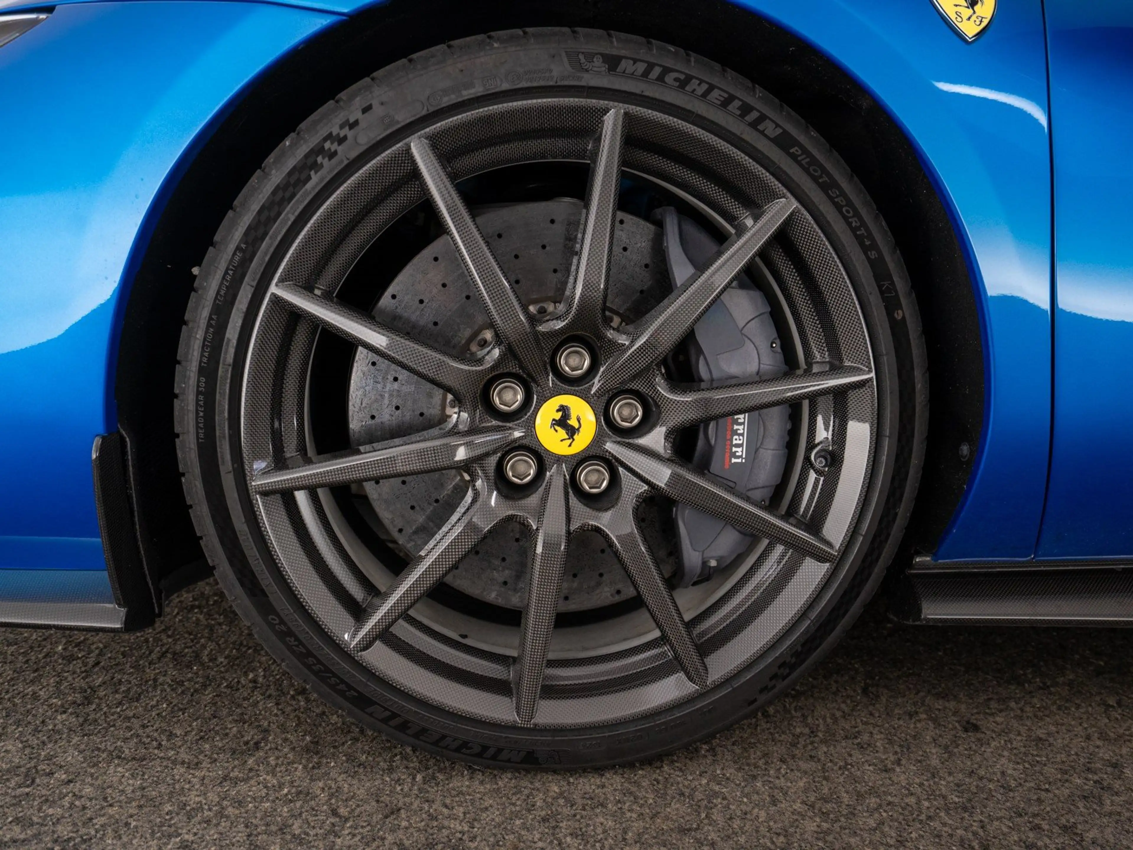 Ferrari 296 GTS — photo 13