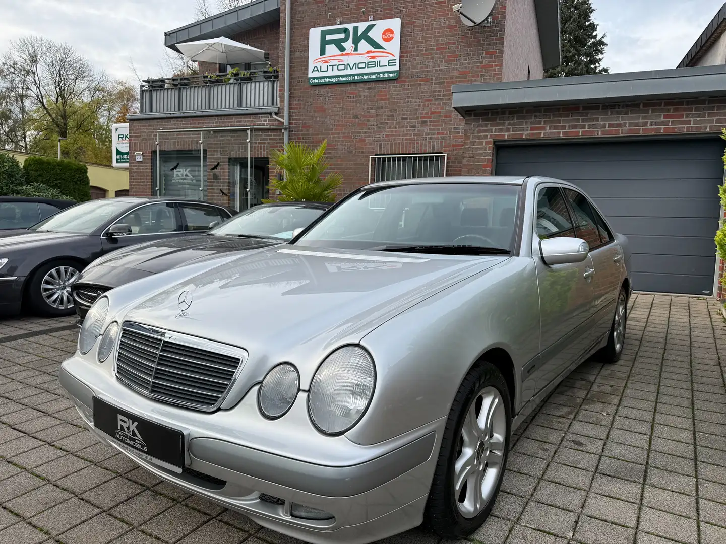 Mercedes-Benz E 200 E 200 Kompressor Classic Automatik Argent - 1