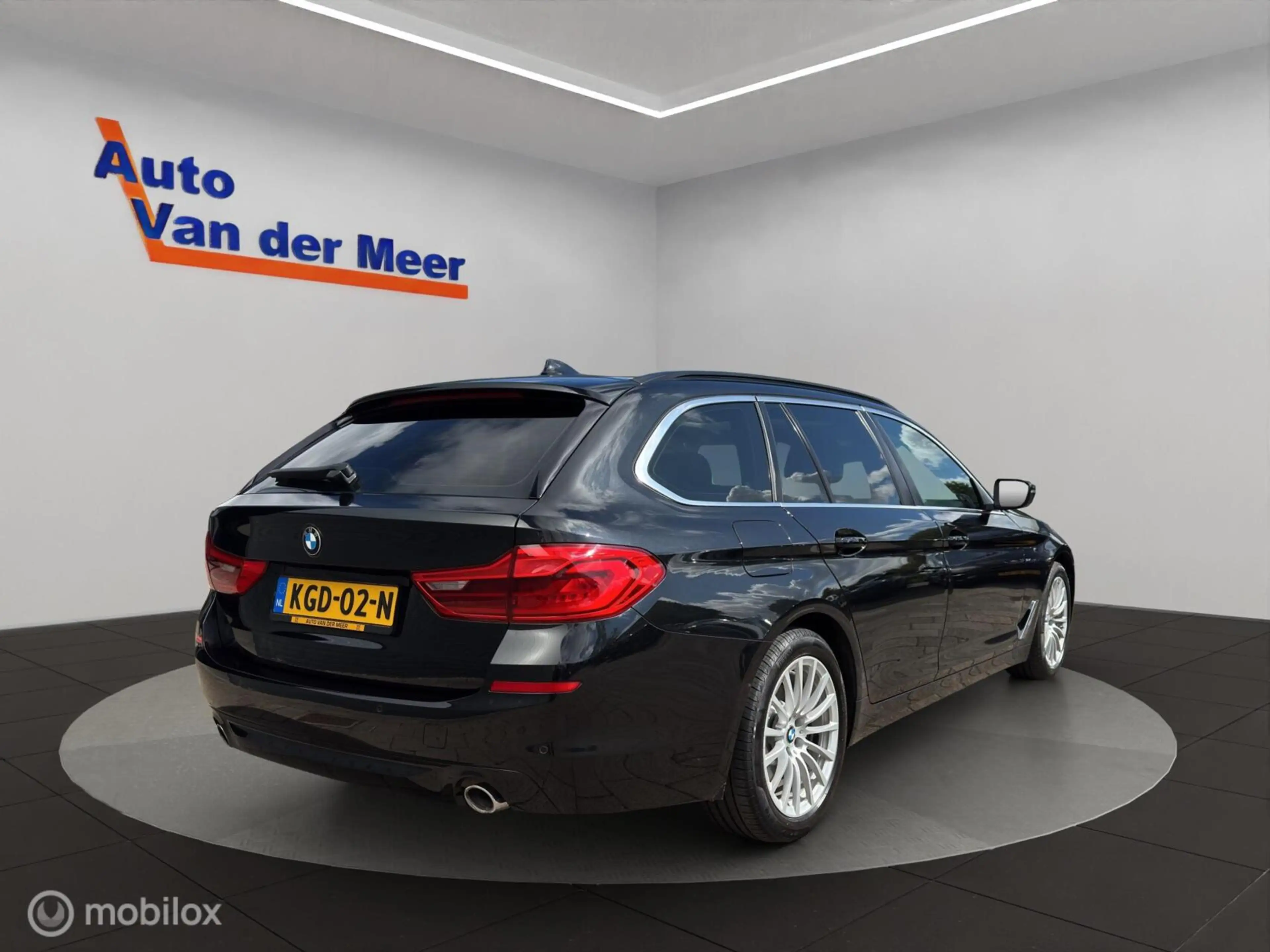 BMW 530 5-serie Touring 530i xDrive / Panoramadak / M-spor — photo 11