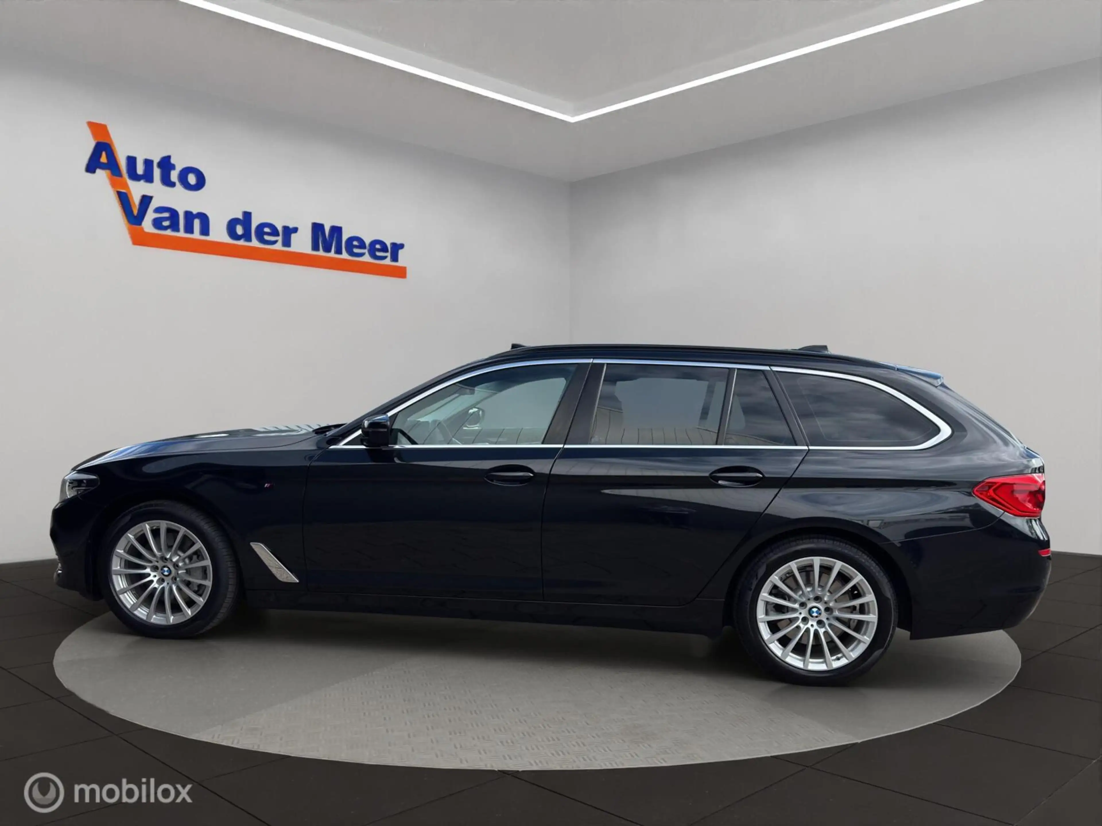 BMW 530 5-serie Touring 530i xDrive / Panoramadak / M-spor — photo 15