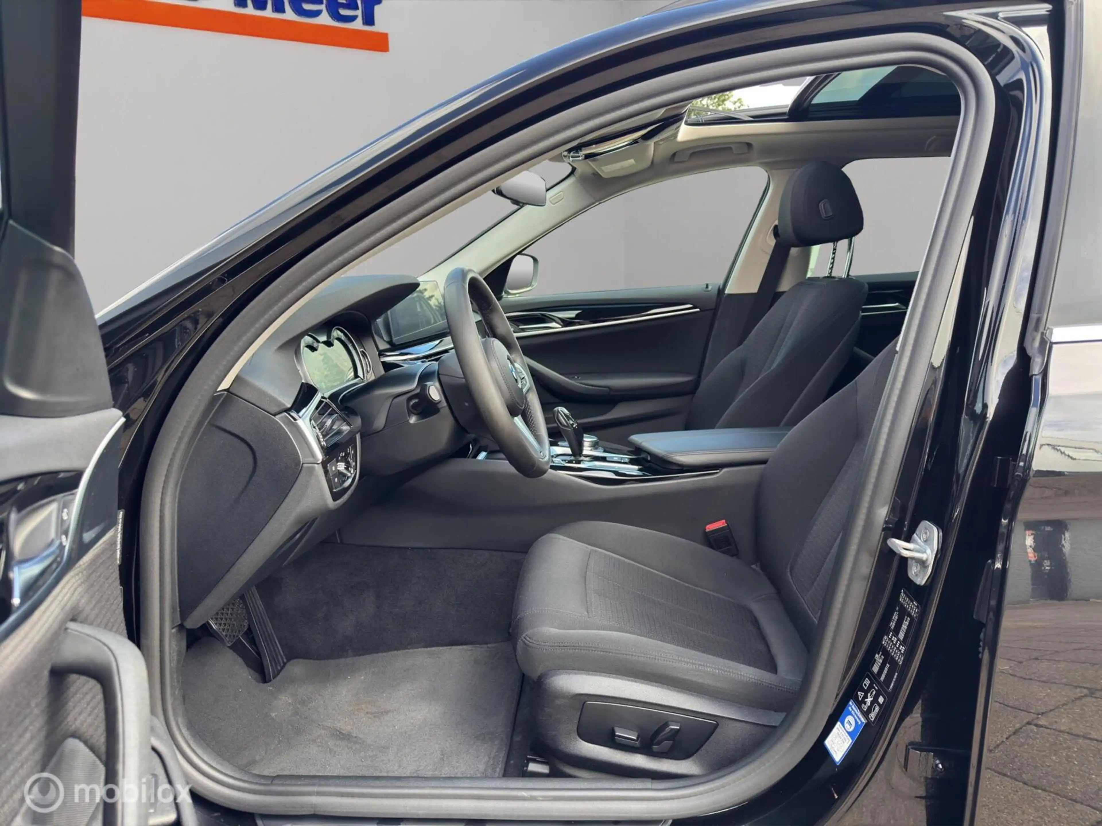 BMW 530 5-serie Touring 530i xDrive / Panoramadak / M-spor — photo 6