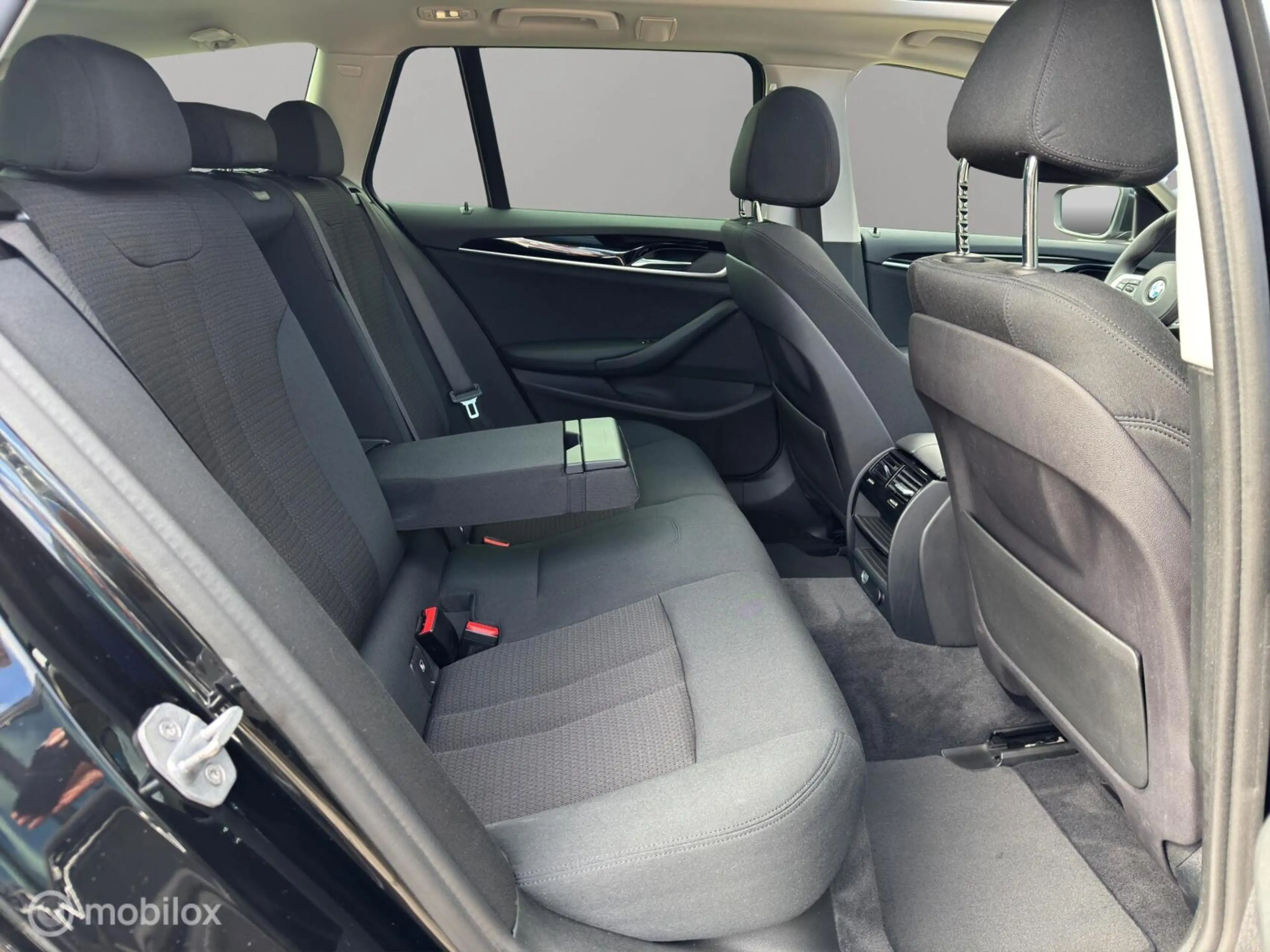 BMW 530 5-serie Touring 530i xDrive / Panoramadak / M-spor — photo 8