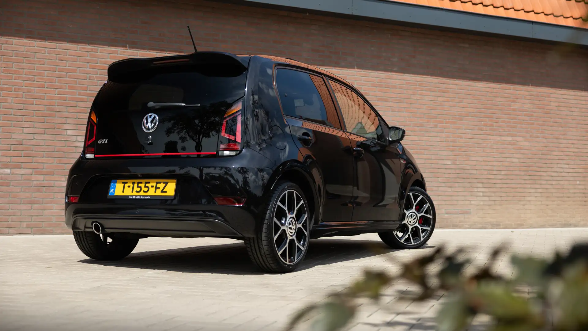 Volkswagen up! 1.0 TSI GTI | Pano | Camera | Beats Audio | 5-drs Zwart - 2