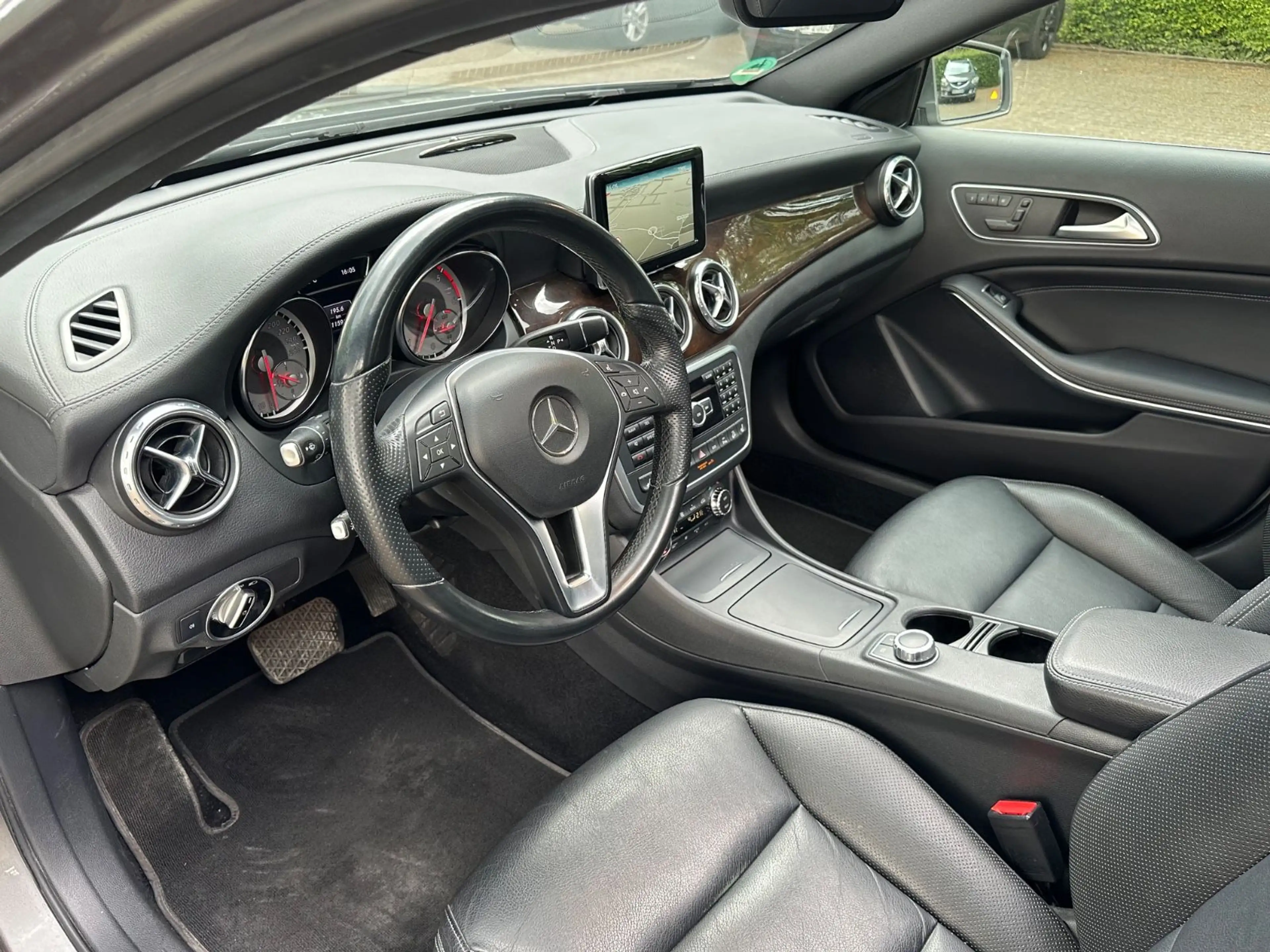 Mercedes-Benz GLA 220 d *4-MATIC*PANO*MEMORY* — photo 8