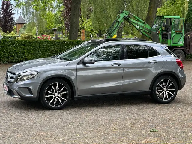 Mercedes-Benz GLA 220 d *4-MATIC*PANO*MEMORY*