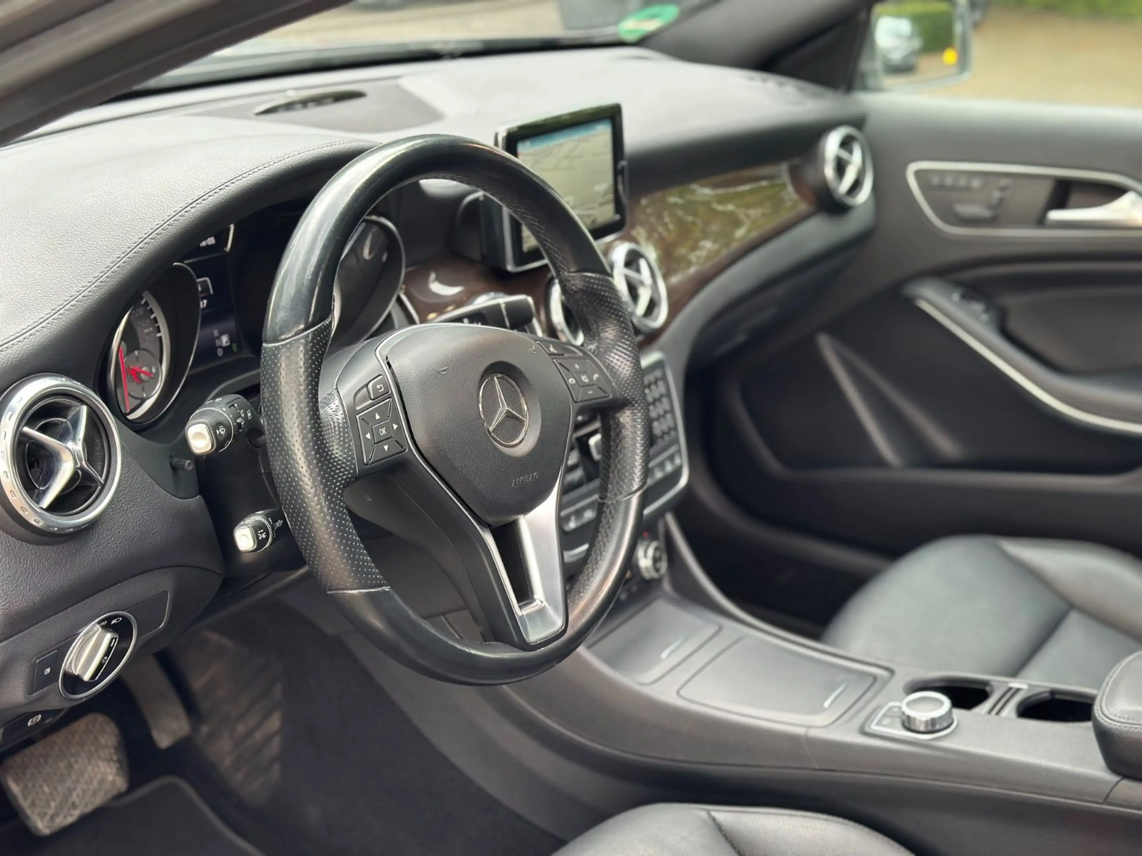 Mercedes-Benz GLA 220 d *4-MATIC*PANO*MEMORY* — photo 11