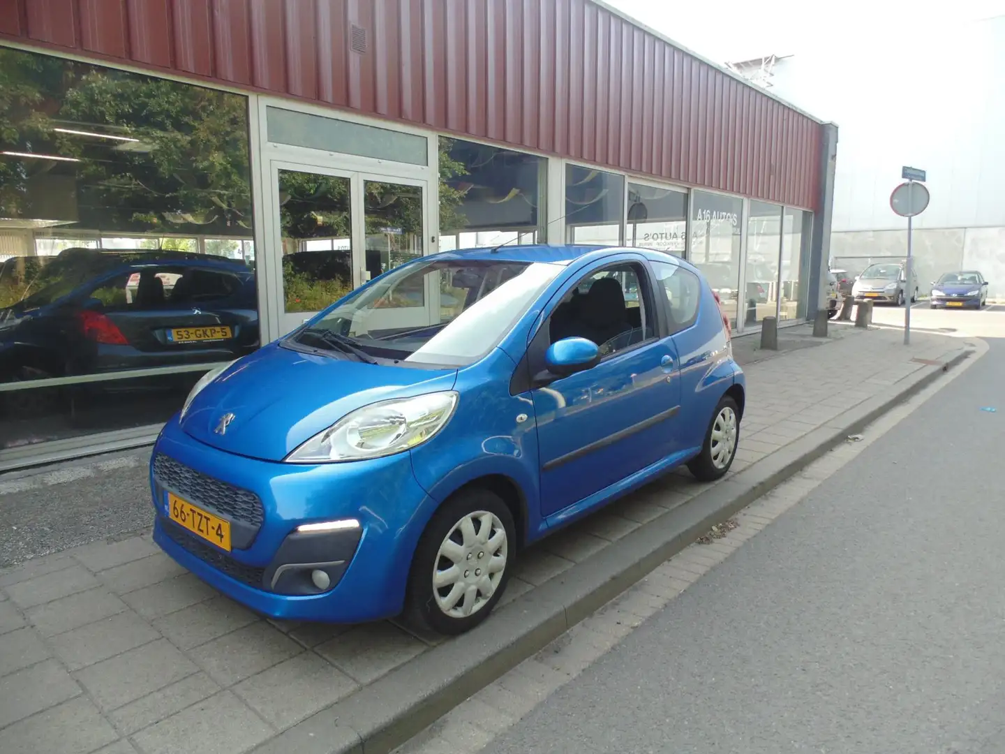 Peugeot 107 1.0 Active MET Airco 2012 km 105000 Bleu - 2