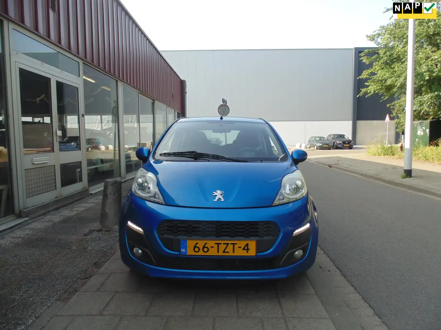 Peugeot 107 1.0 Active MET Airco 2012 km 105000 Bleu - 1
