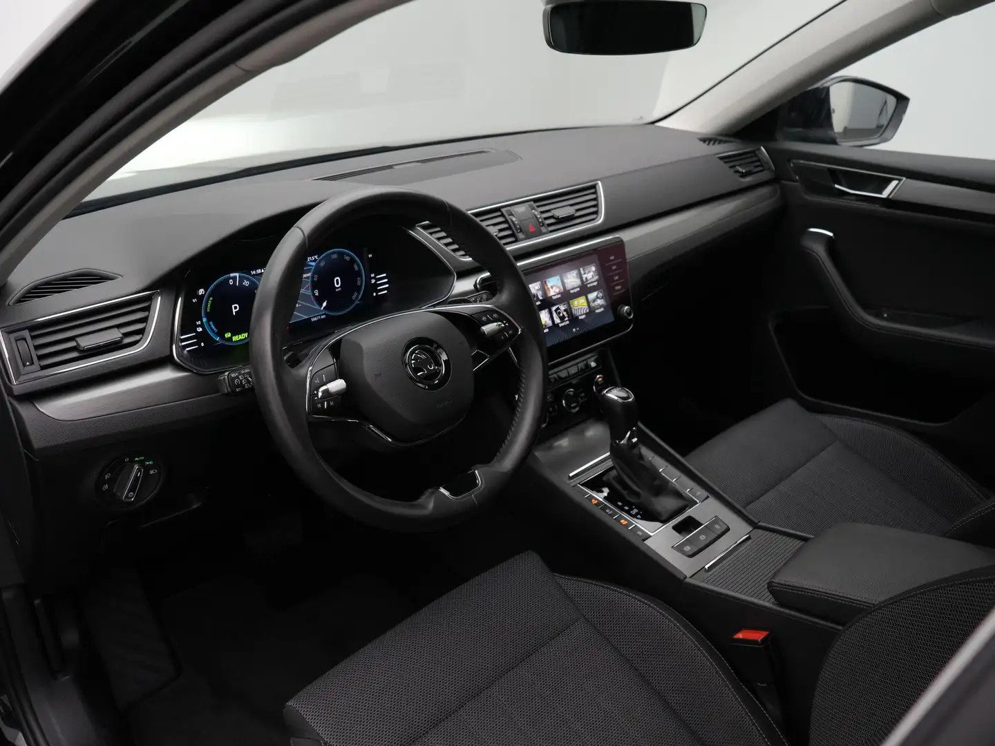 Skoda Superb Combi 1.4 TSI 218 pk iV DSG Business Edition Plus Noir - 2