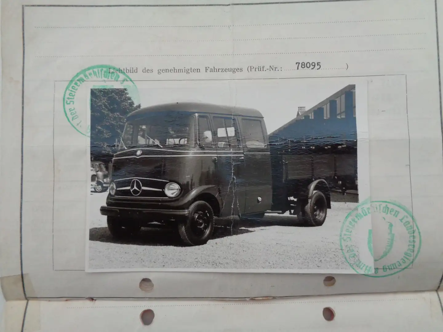 Mercedes-Benz 319L 406/36 Rot - 1