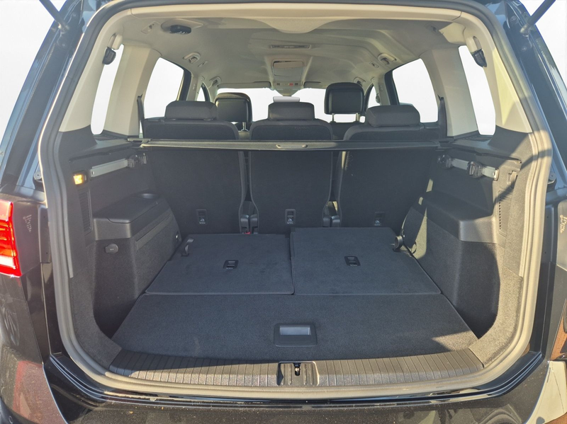 Volkswagen Touran 2.0 TDI DSG Navi 7-Sitze IQ.Drive RüKa Ke — photo 11