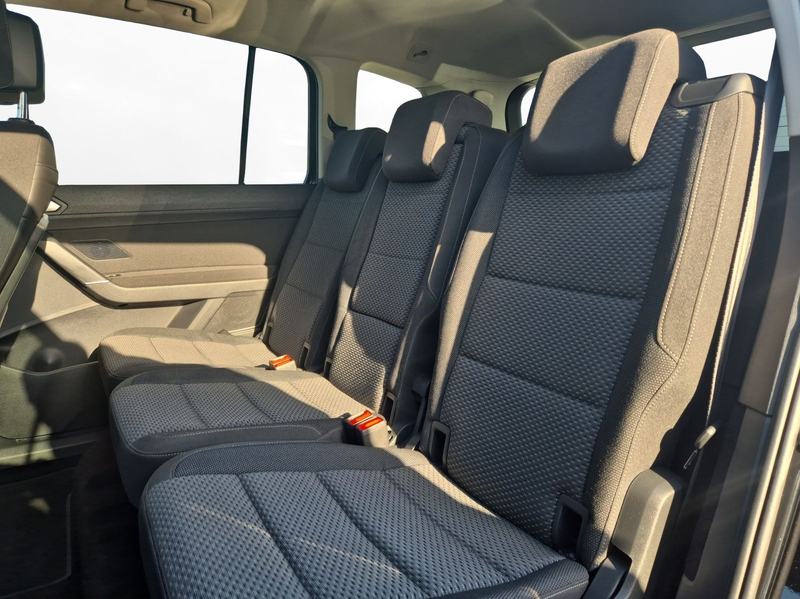 Volkswagen Touran 2.0 TDI DSG Navi 7-Sitze IQ.Drive RüKa Ke — photo 8