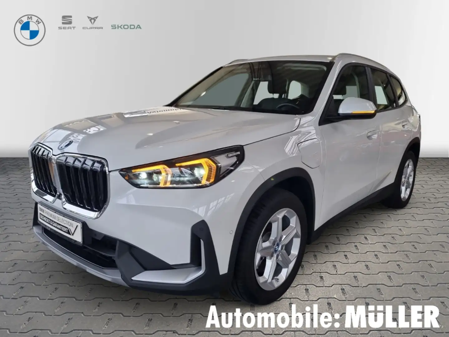 BMW X1 25e xDrive 8-Fach bereift AppleCar LED NAVI HuD AH Weiß - 1