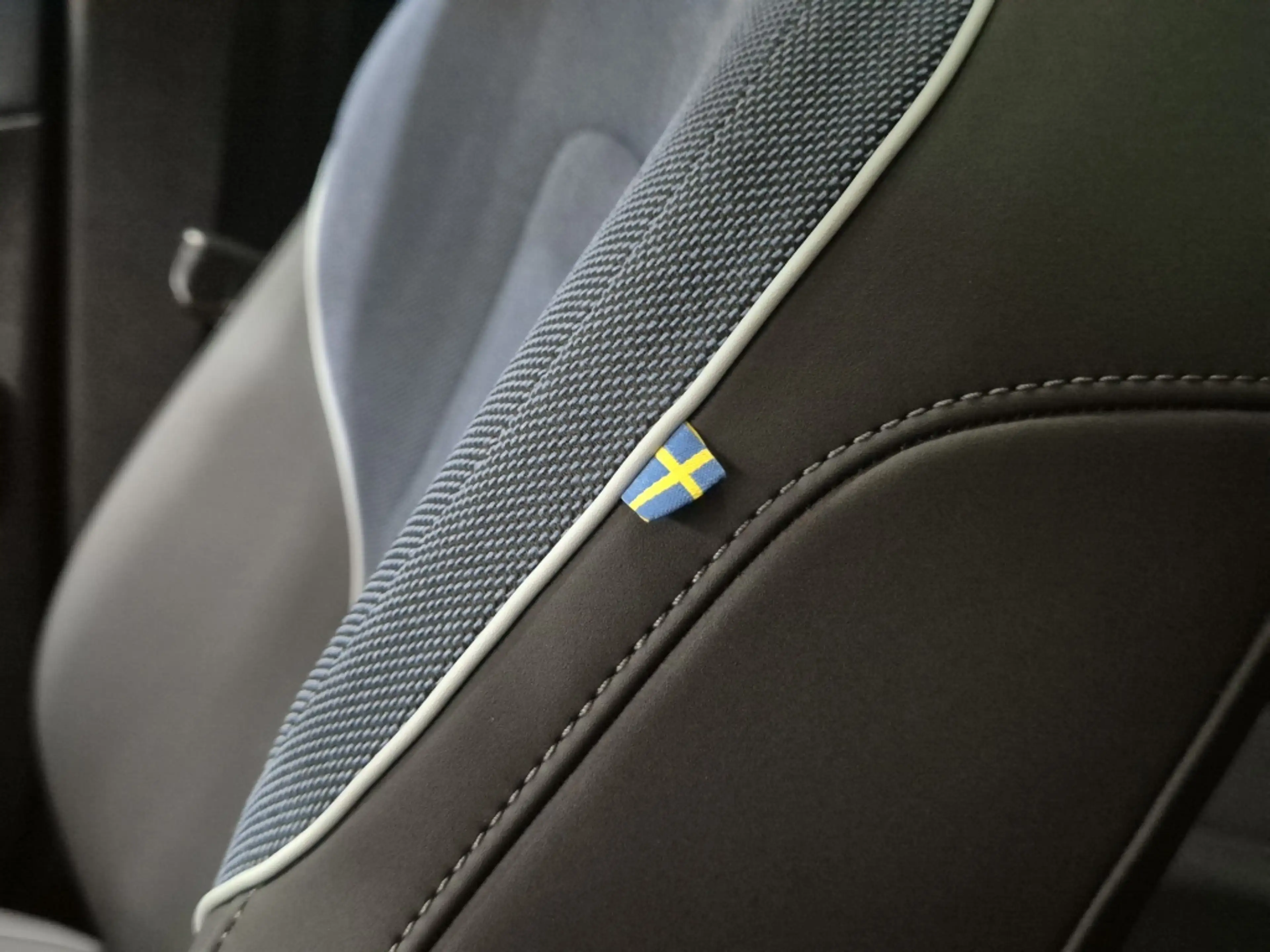 Volvo EX30 Extended Ultra 69kWh/272PK | BLIS | Harman/Kardon — photo 34