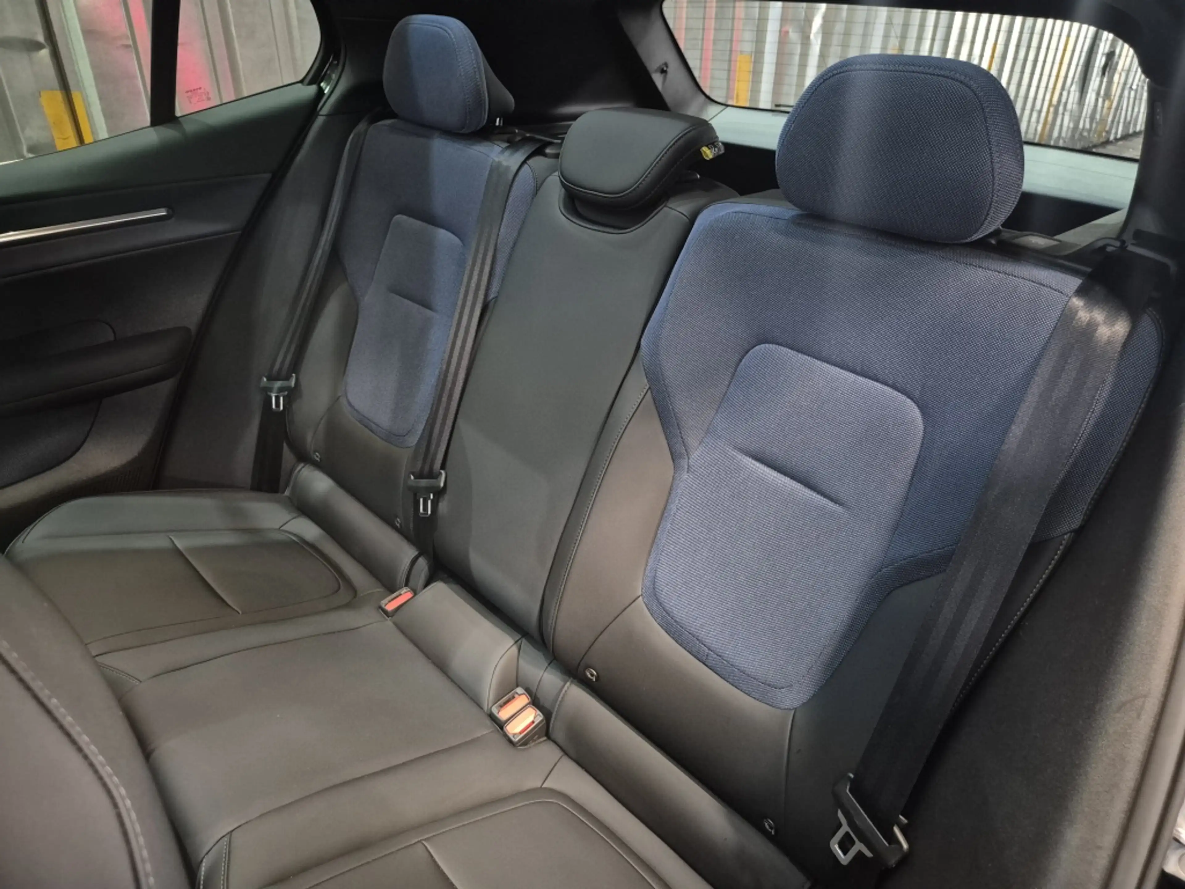 Volvo EX30 Extended Ultra 69kWh/272PK | BLIS | Harman/Kardon — photo 13