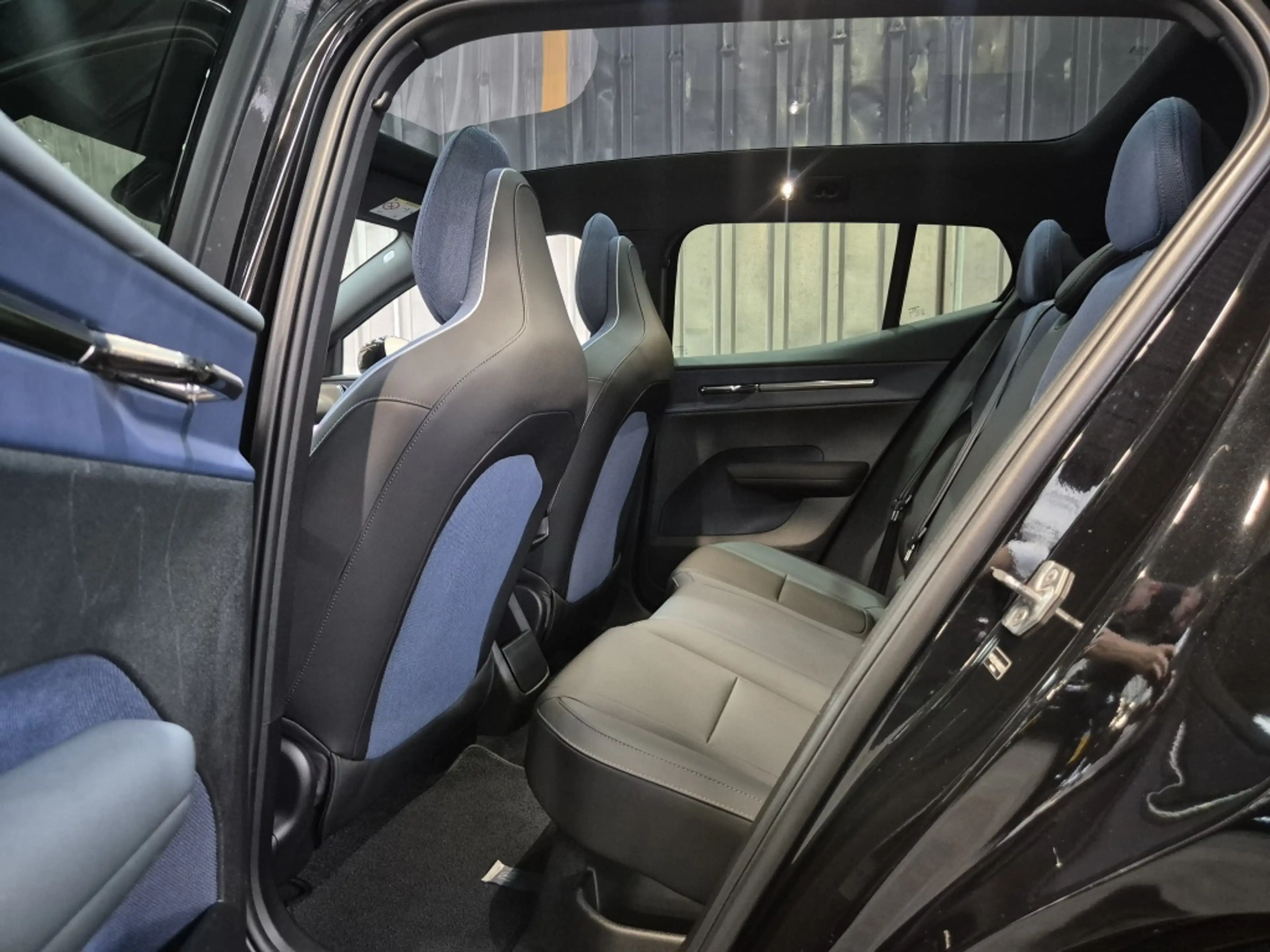 Volvo EX30 Extended Ultra 69kWh/272PK | BLIS | Harman/Kardon — photo 12