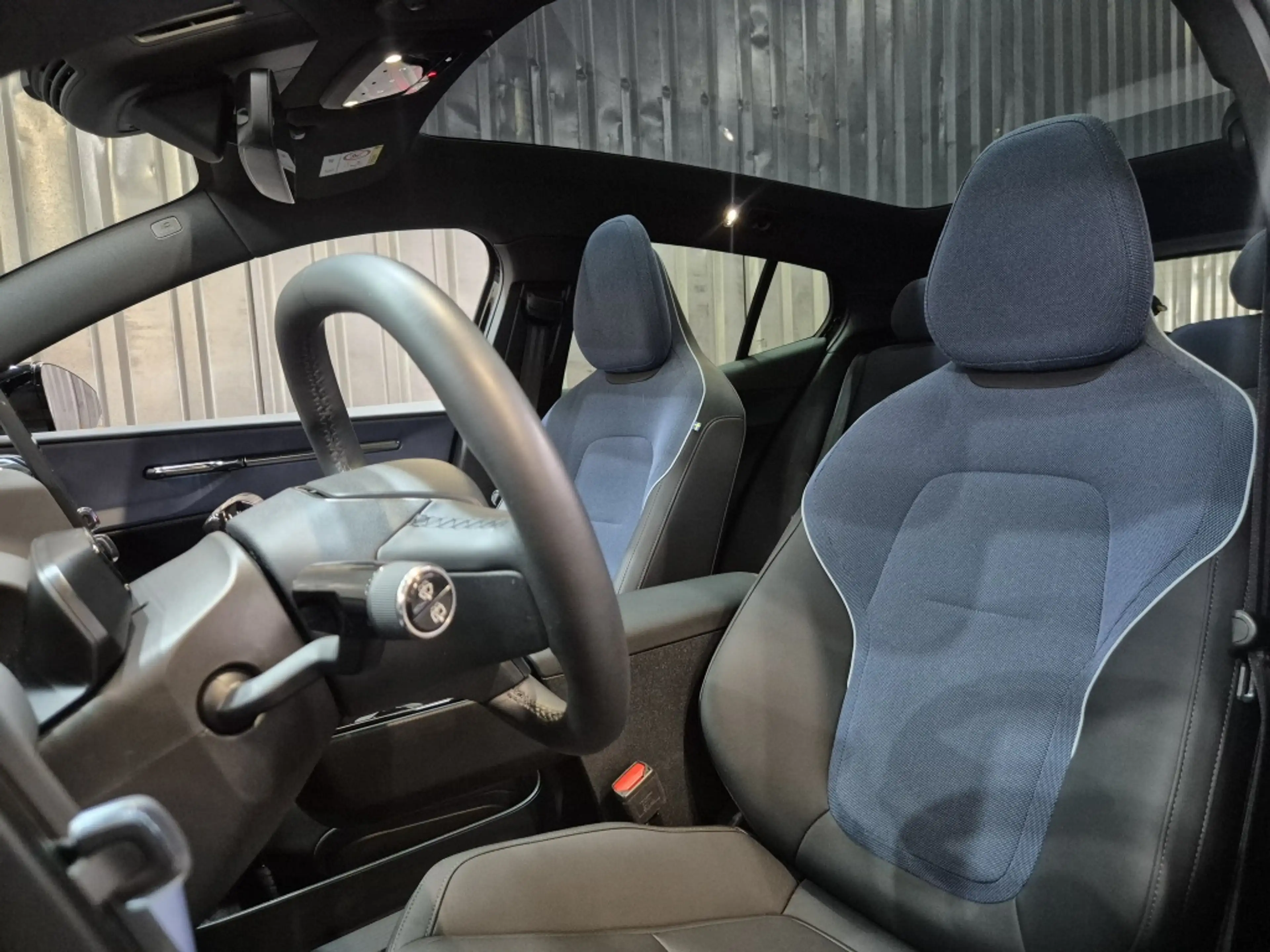 Volvo EX30 Extended Ultra 69kWh/272PK | BLIS | Harman/Kardon — photo 4