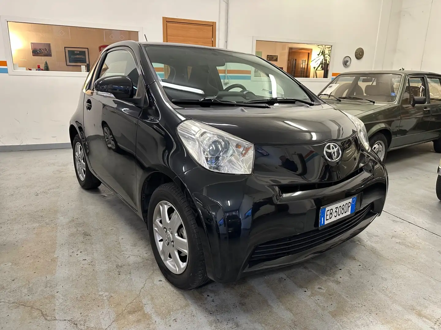 Toyota iQ iQ 1.0 Schwarz - 2