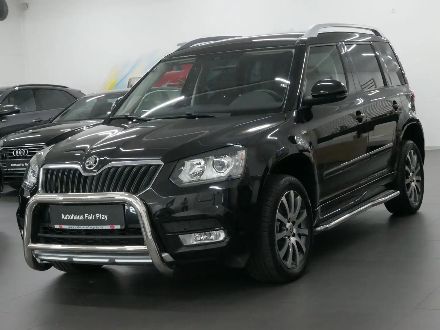 Skoda Yeti Edition XENON/NAVI/AHK/STANDHEIZUNG/U-FREI! Schwarz - 1