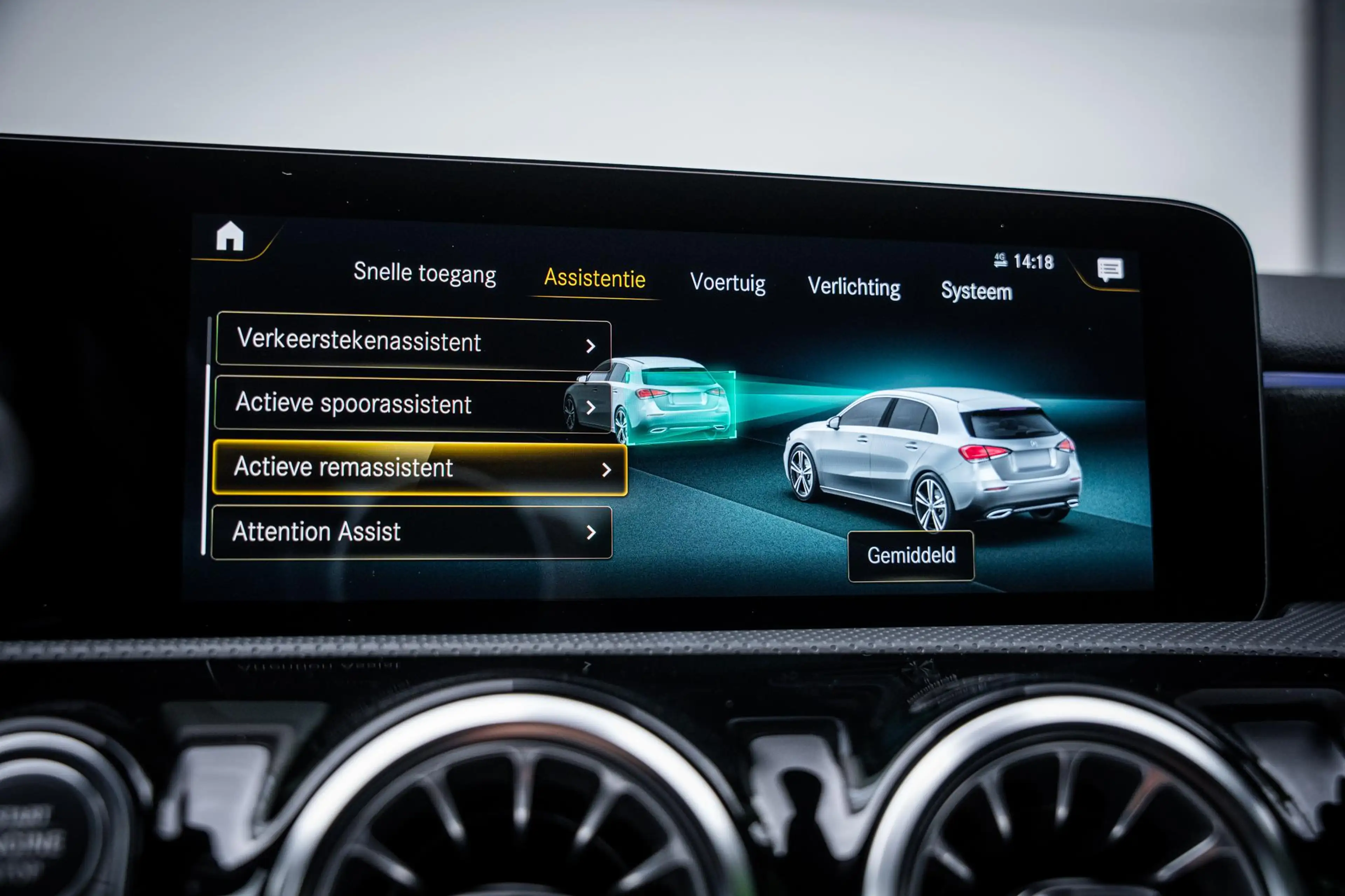 Mercedes-Benz A 250 250e AMG Line Pano-dak|Sfeerverl.|Carplay|Camera|W — photo 28