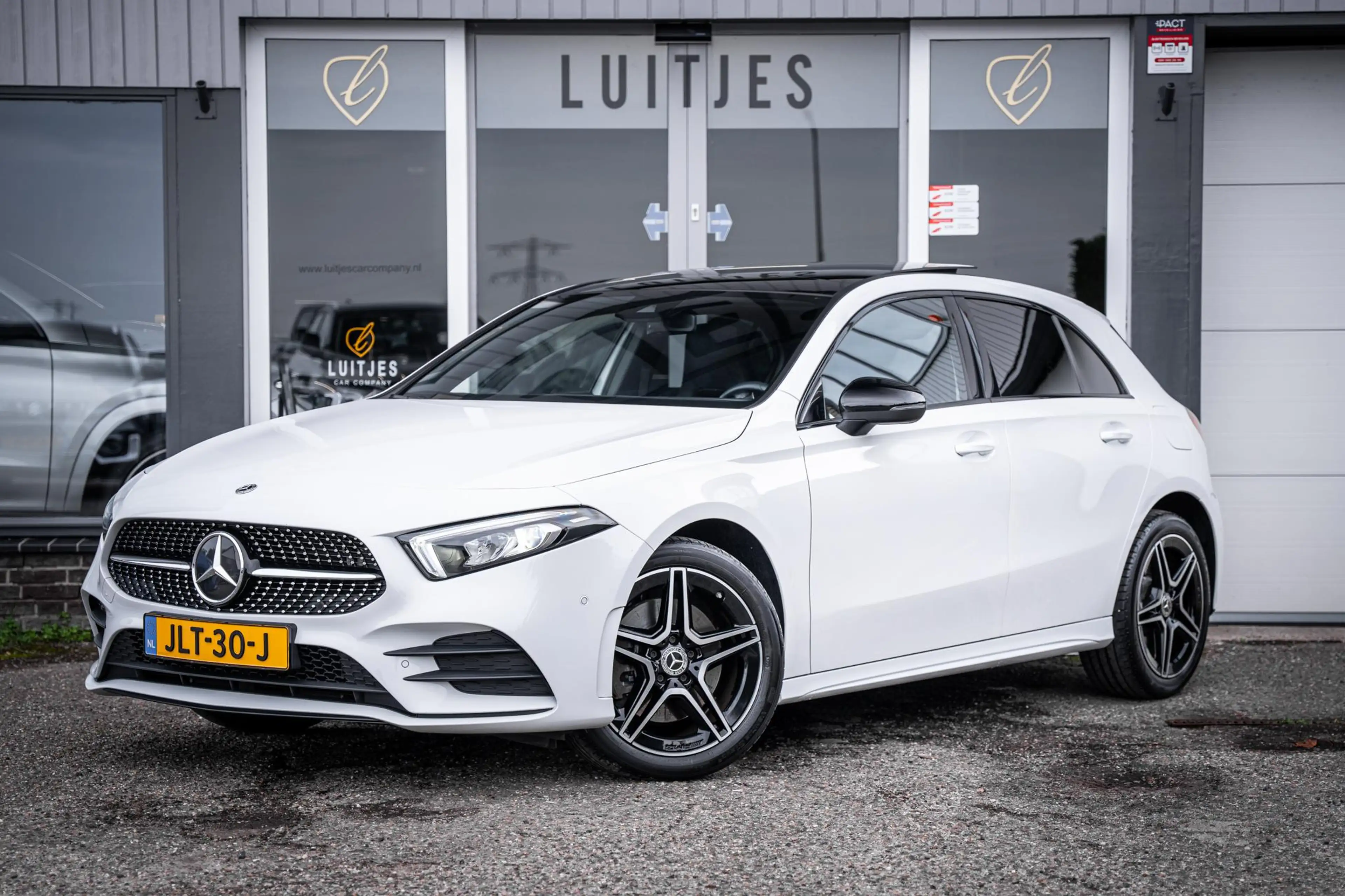 Mercedes-Benz A 250 250e AMG Line Pano-dak|Sfeerverl.|Carplay|Camera|W — photo 17