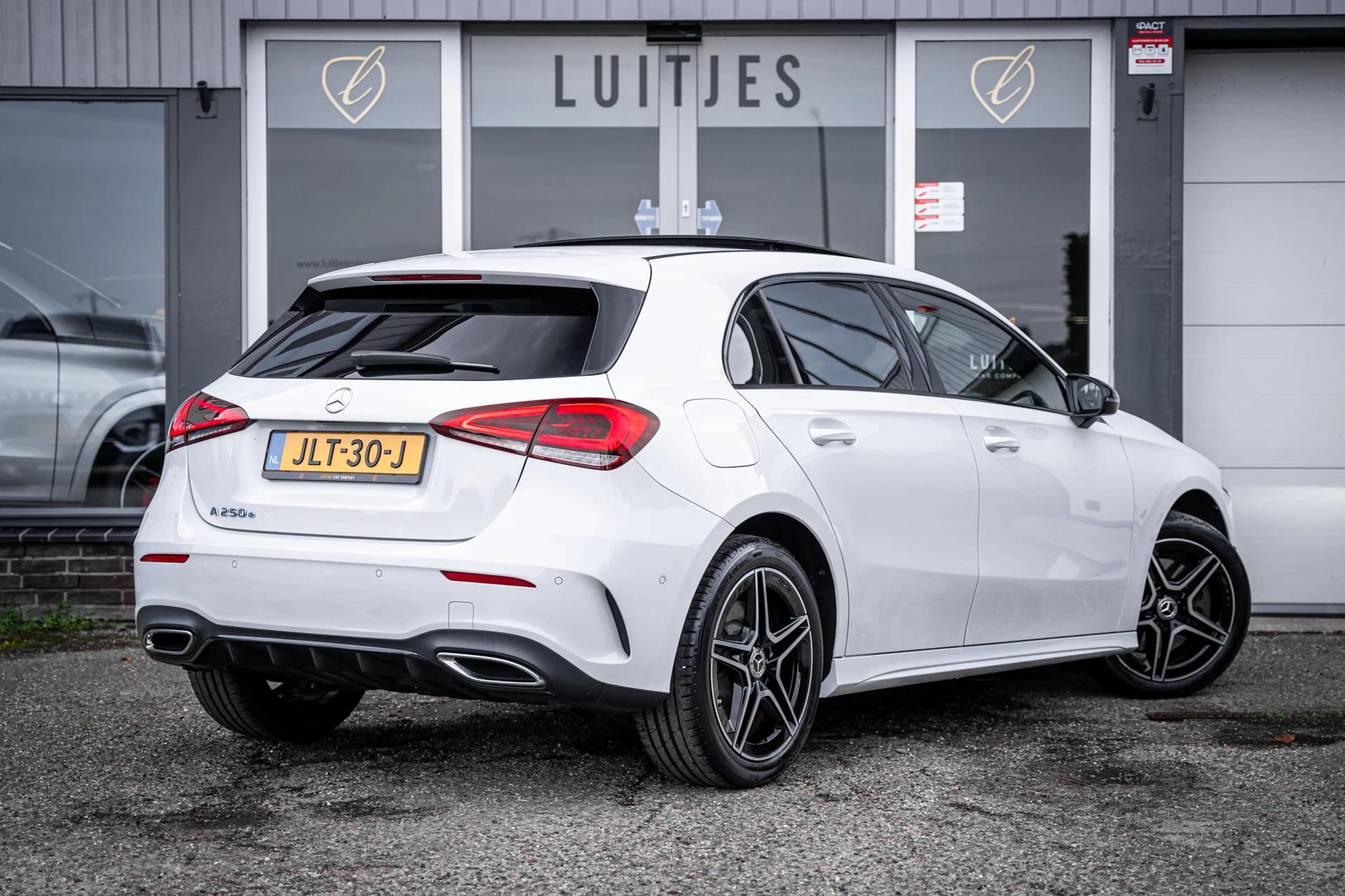 Mercedes-Benz A 250 250e AMG Line Pano-dak|Sfeerverl.|Carplay|Camera|W — photo 10