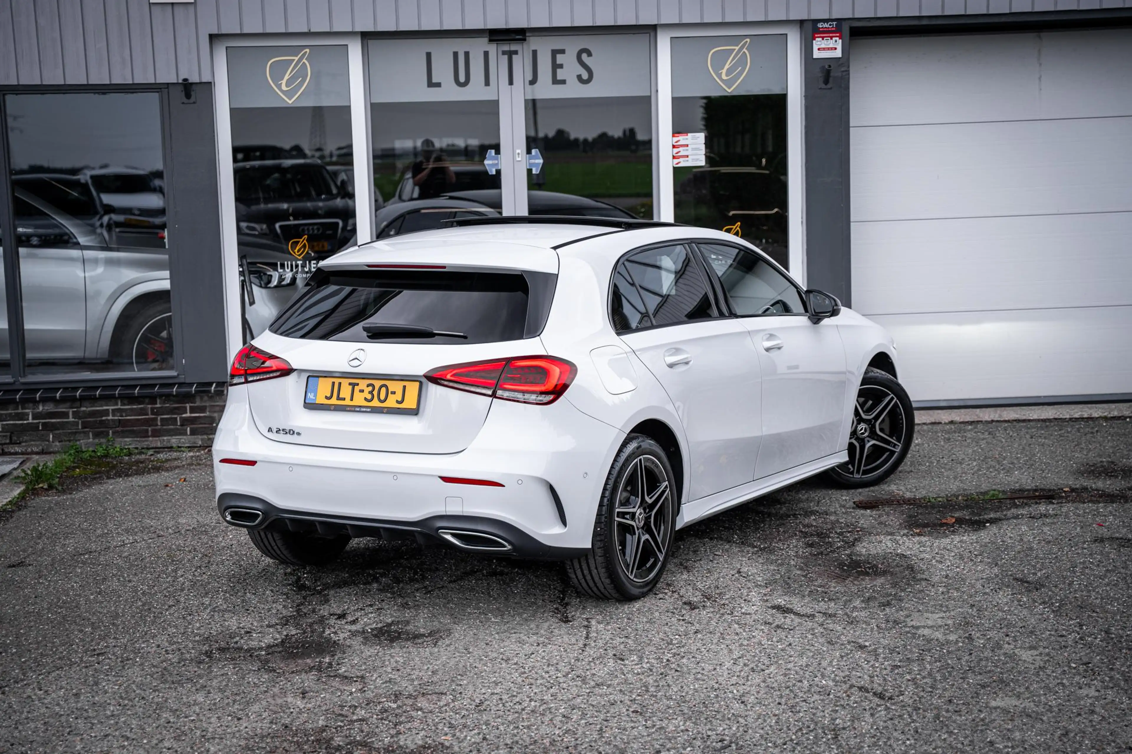 Mercedes-Benz A 250 250e AMG Line Pano-dak|Sfeerverl.|Carplay|Camera|W — photo 16