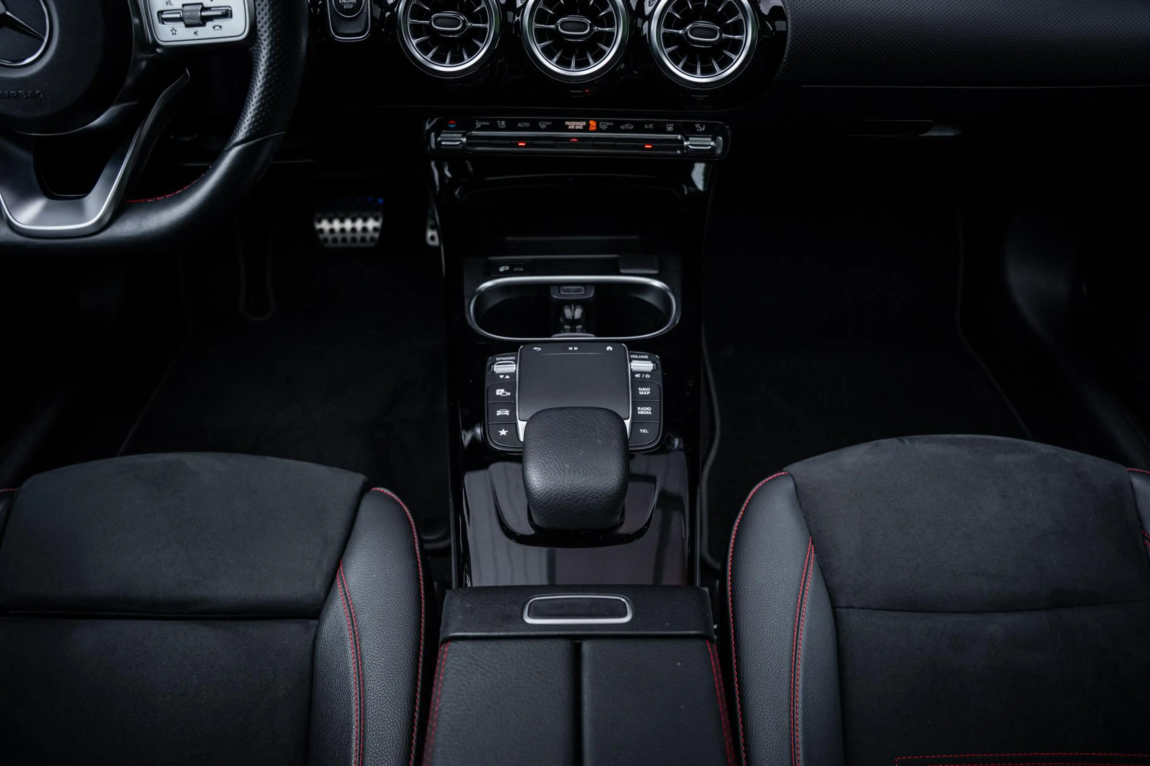 Mercedes-Benz A 250 250e AMG Line Pano-dak|Sfeerverl.|Carplay|Camera|W — photo 21