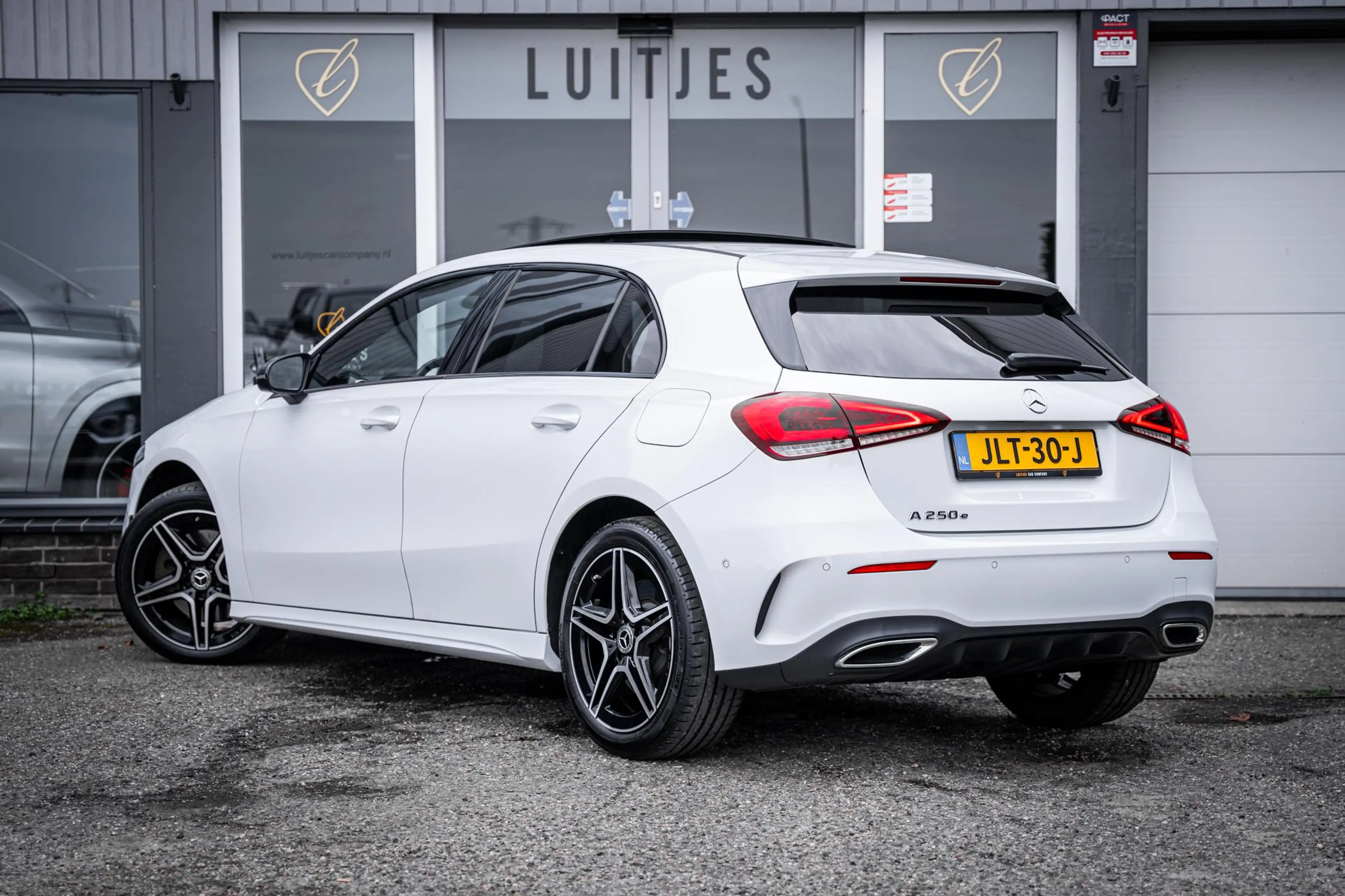 Mercedes-Benz A 250 250e AMG Line Pano-dak|Sfeerverl.|Carplay|Camera|W — photo 13