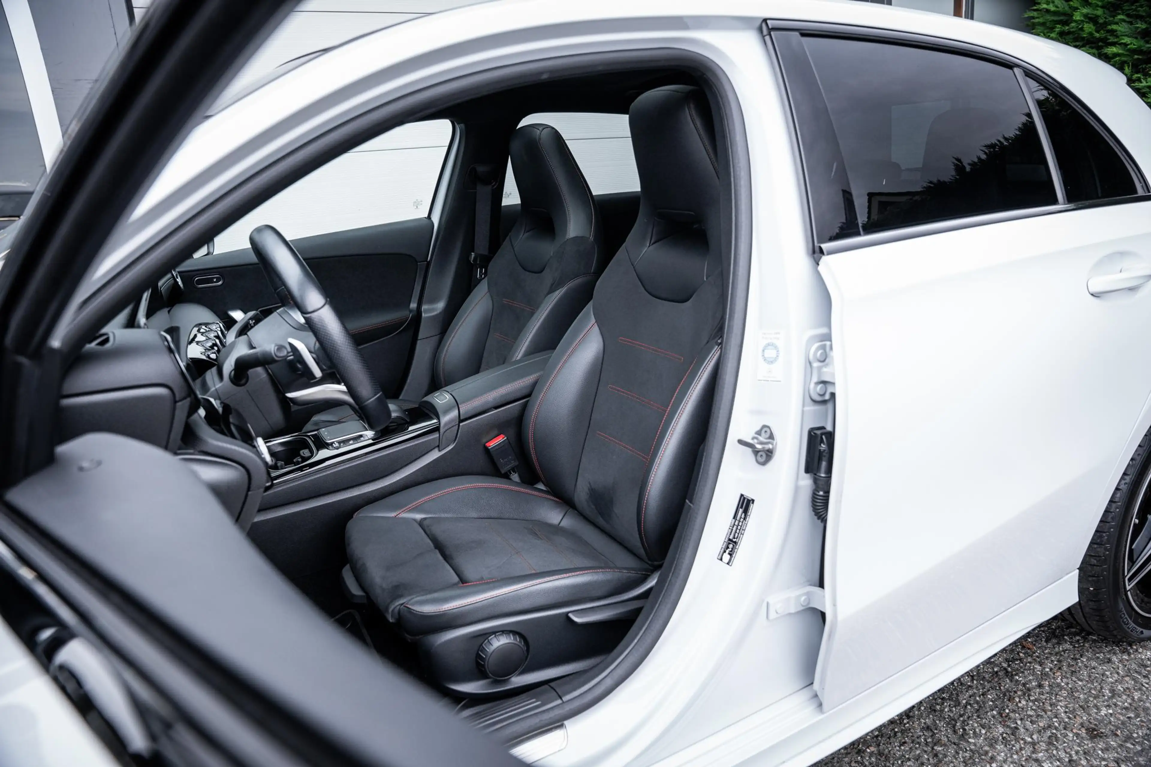 Mercedes-Benz A 250 250e AMG Line Pano-dak|Sfeerverl.|Carplay|Camera|W — photo 4