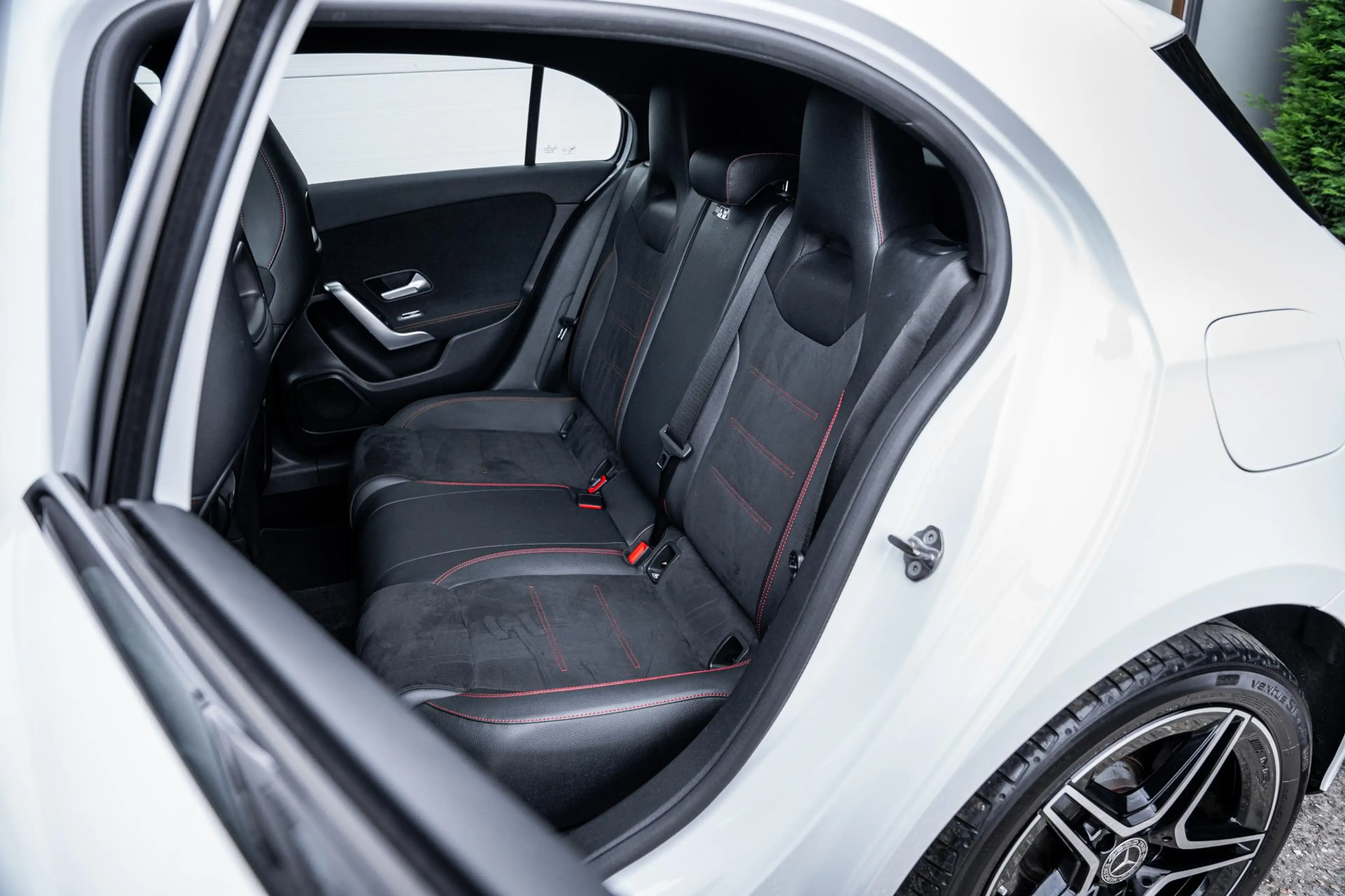 Mercedes-Benz A 250 250e AMG Line Pano-dak|Sfeerverl.|Carplay|Camera|W — photo 5