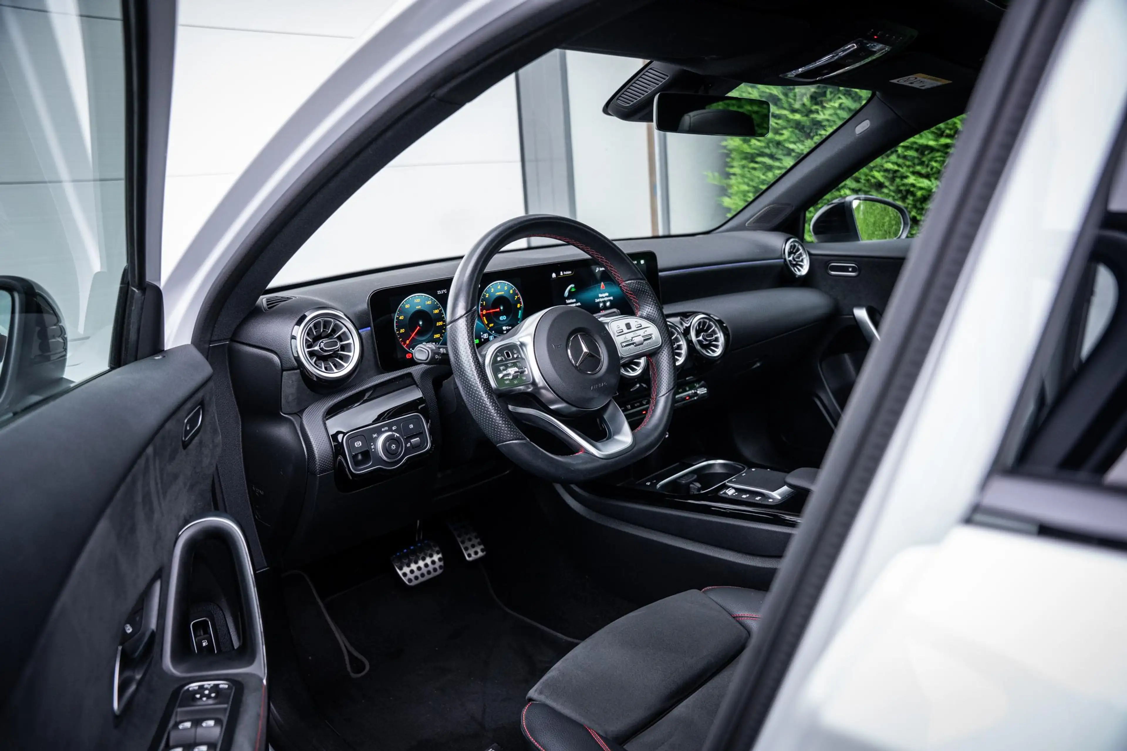 Mercedes-Benz A 250 250e AMG Line Pano-dak|Sfeerverl.|Carplay|Camera|W — photo 3