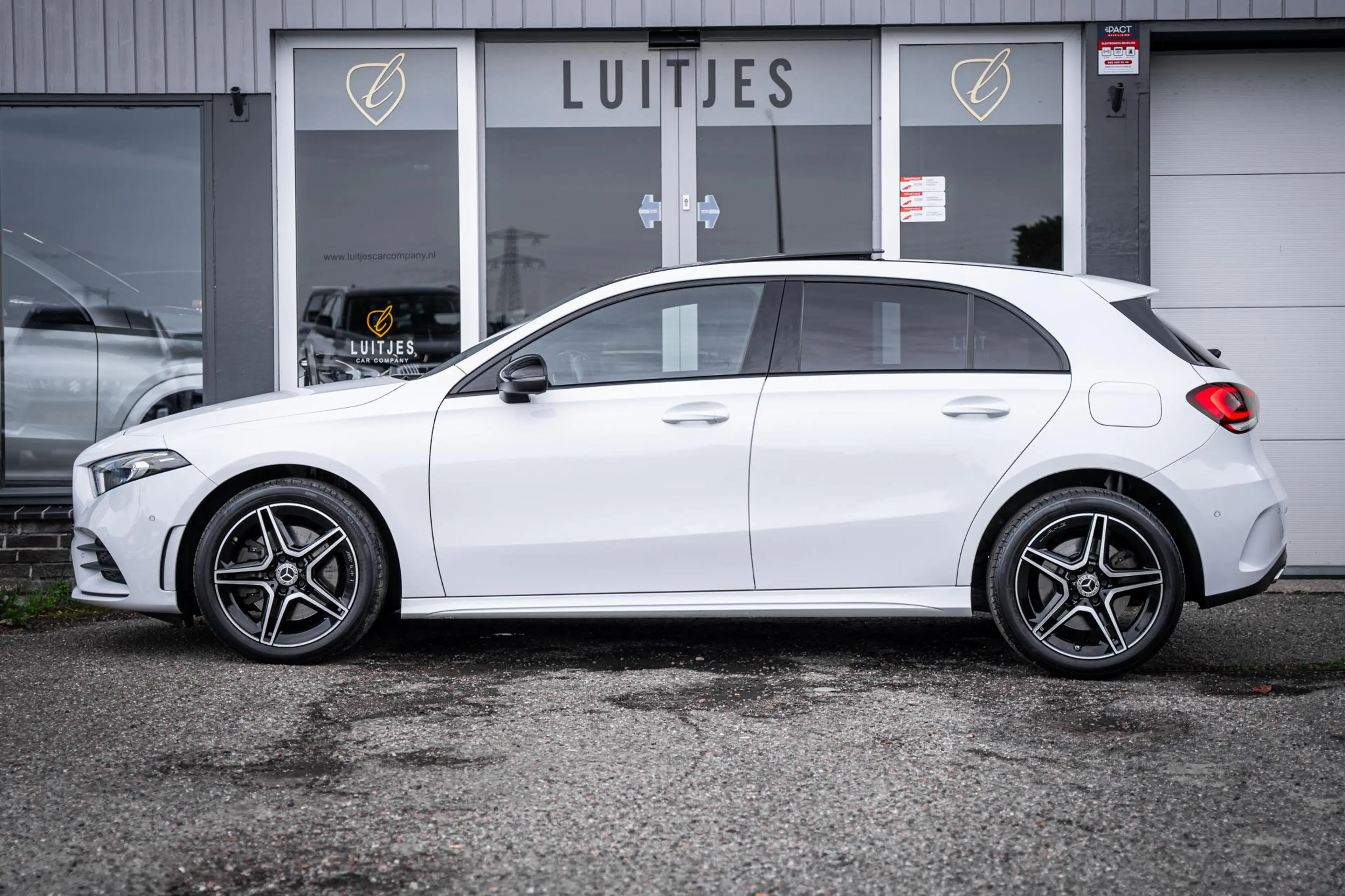 Mercedes-Benz A 250 250e AMG Line Pano-dak|Sfeerverl.|Carplay|Camera|W — photo 14