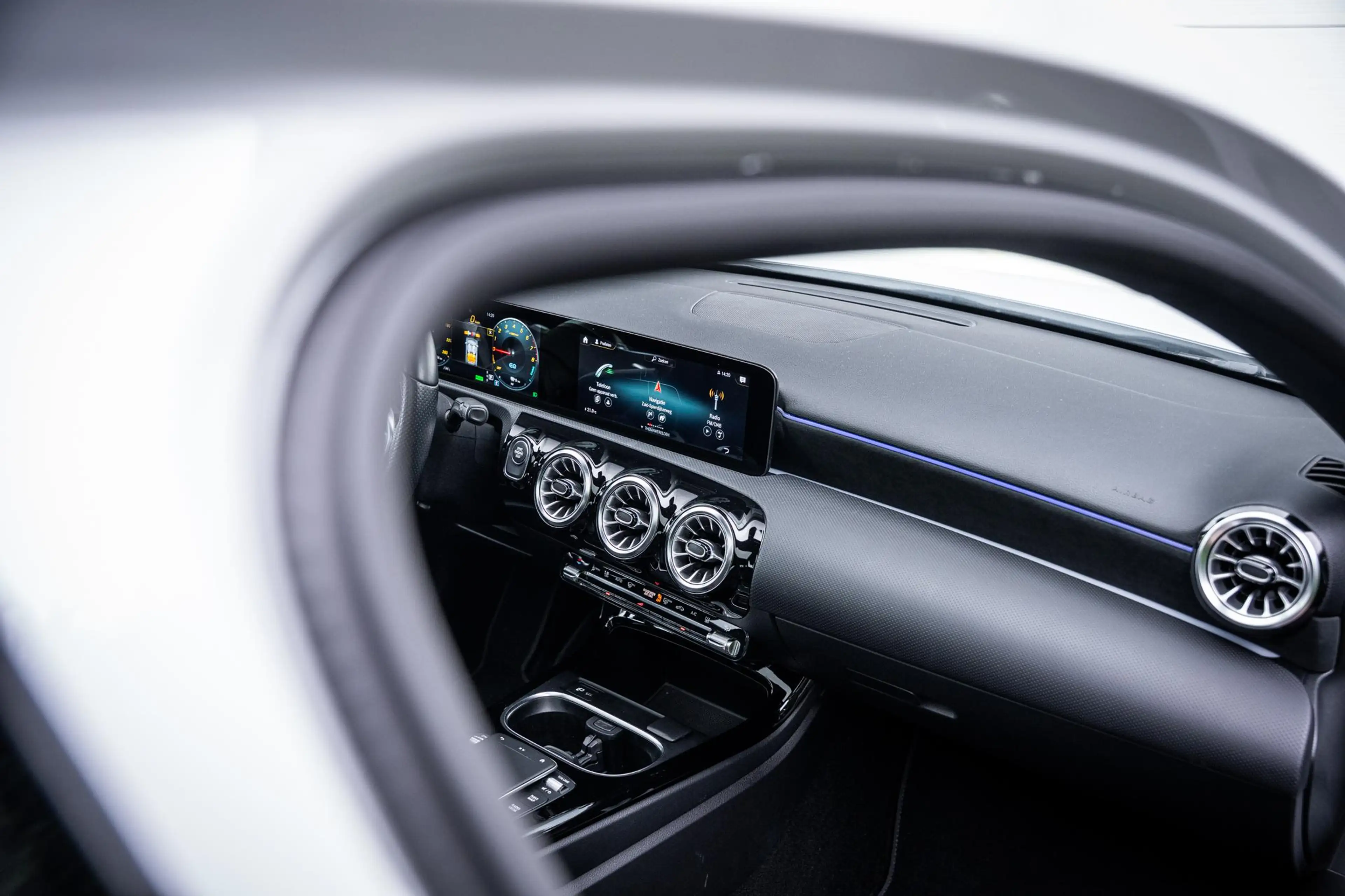 Mercedes-Benz A 250 250e AMG Line Pano-dak|Sfeerverl.|Carplay|Camera|W — photo 36