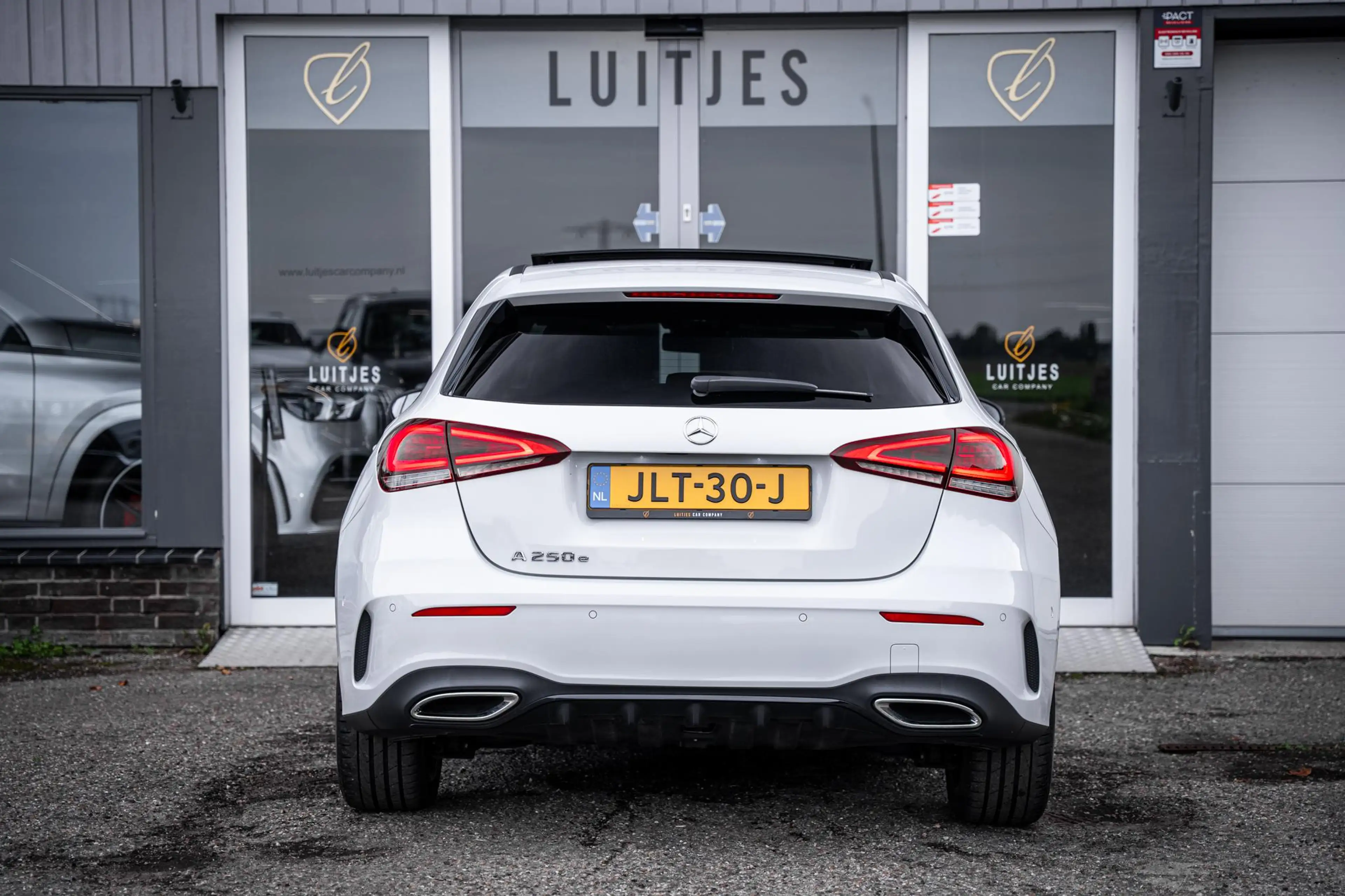 Mercedes-Benz A 250 250e AMG Line Pano-dak|Sfeerverl.|Carplay|Camera|W — photo 11