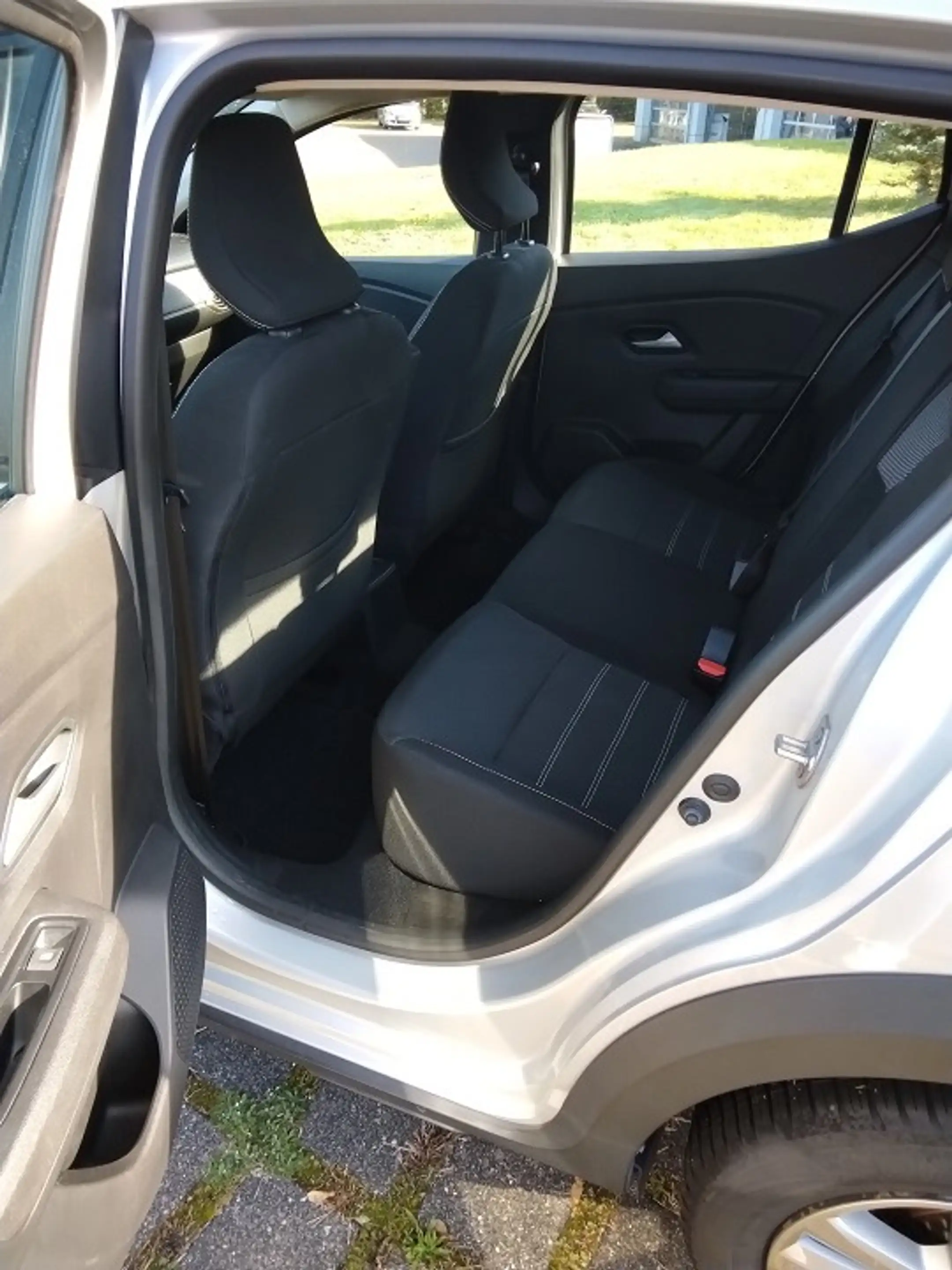 Dacia Sandero Stepway Expression TCe 90 — photo 10
