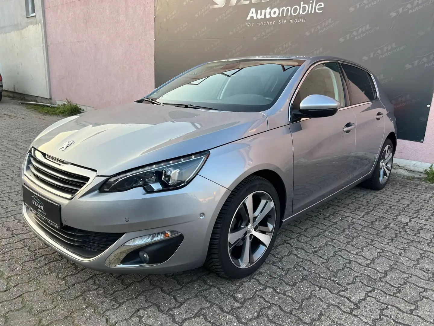 Peugeot 308 1.2 PureTech*LED*1.Hand*Navi*Kamera*Pdc*Top! Grau - 1