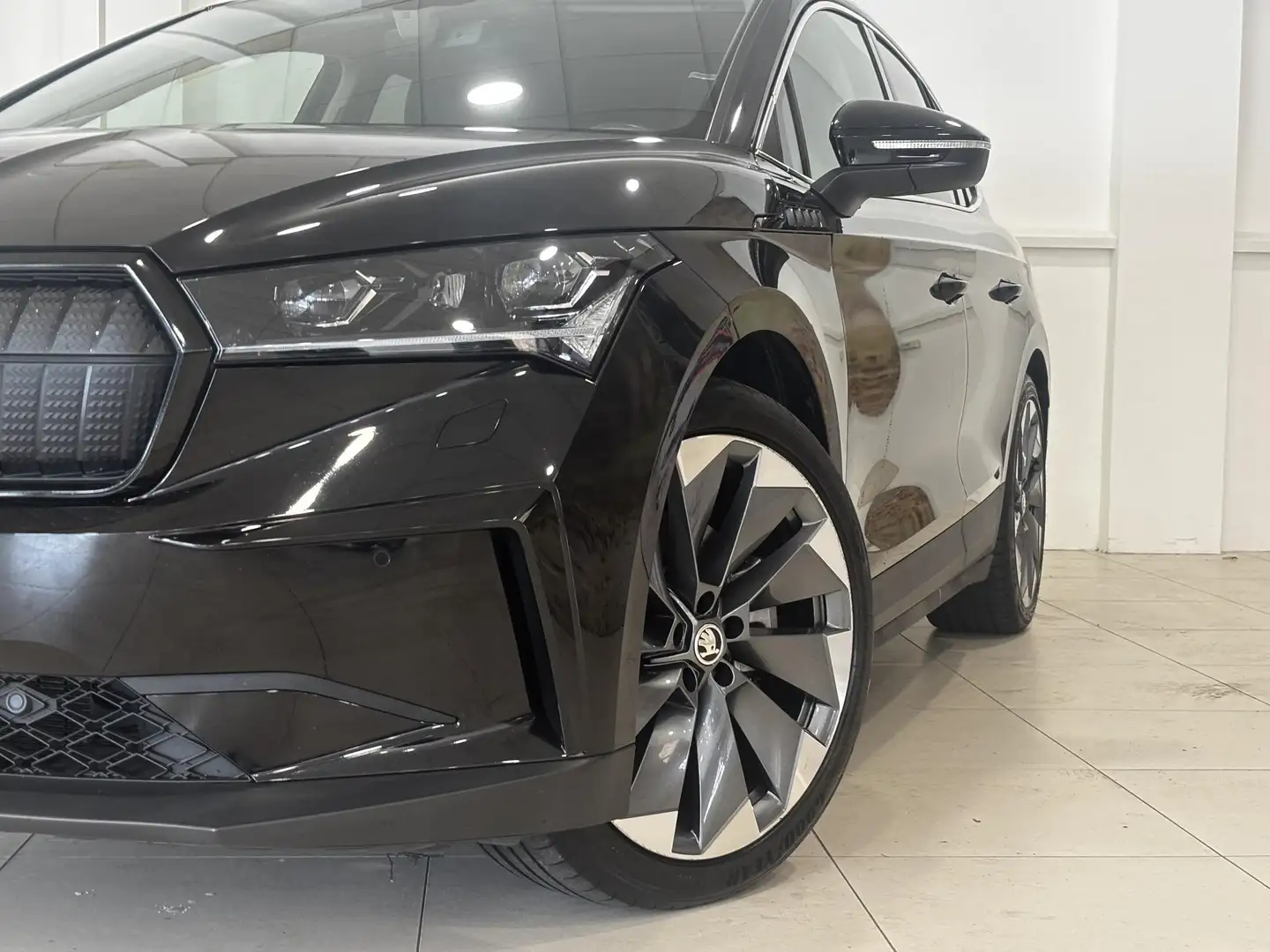 Skoda Enyaq iV 80 | Navigatie | 90% SOH | Hoge instap | Zwart - 2