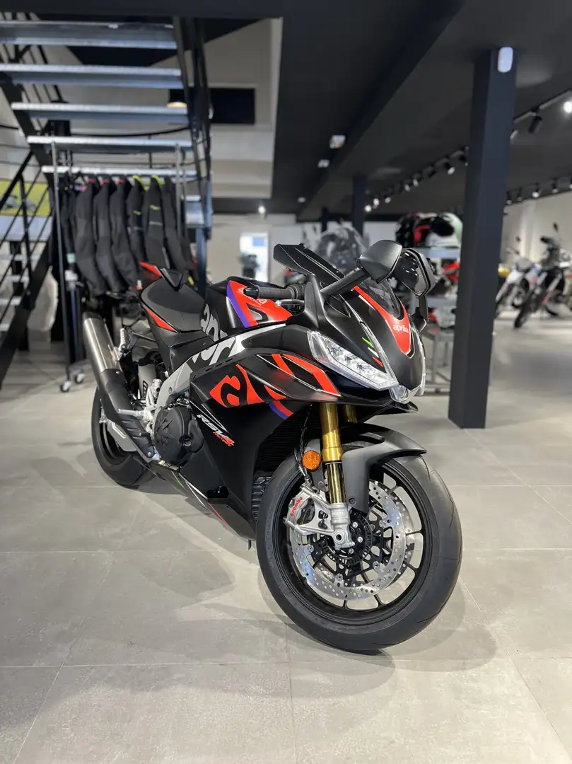 Aprilia RSV4 Schwarz - 1
