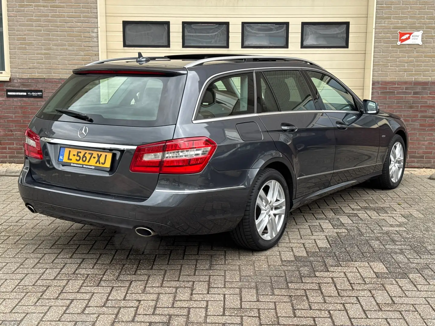 Mercedes-Benz E 350 Estate CGI Avantgarde Pano | Standkachel | Distron Gris - 2