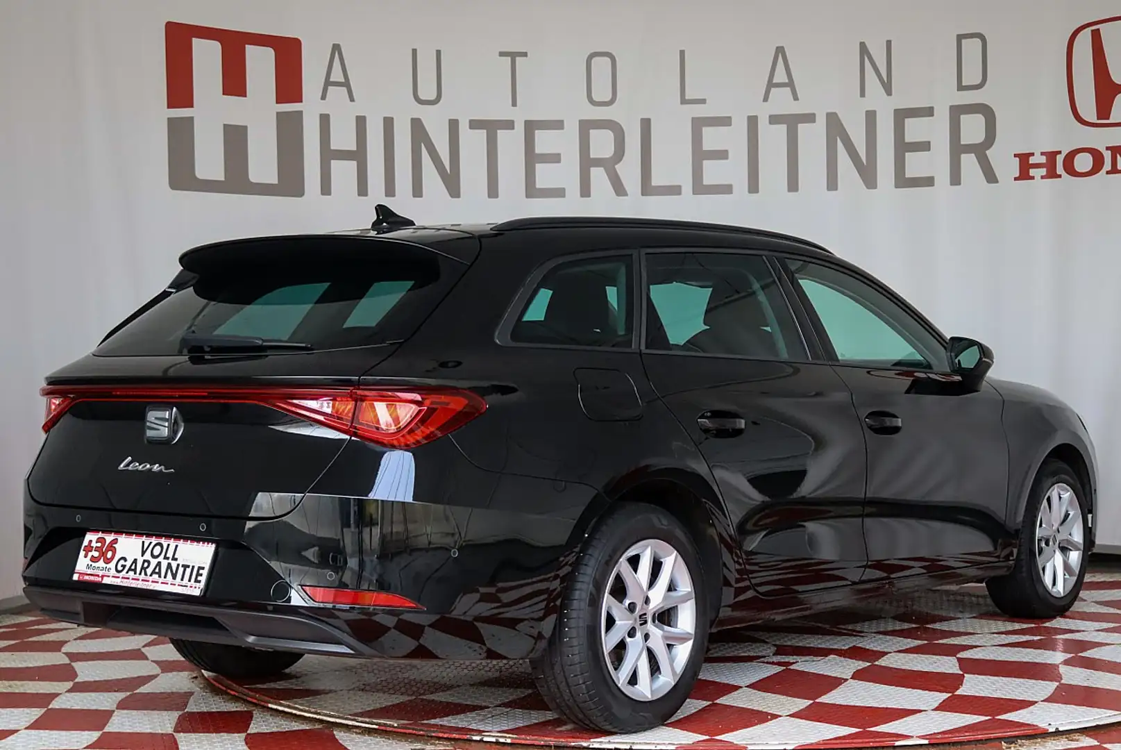 SEAT Leon SP 1,5 TSI Style / LED / NAVI / PDC / VIRTUAL C... Zwart - 2