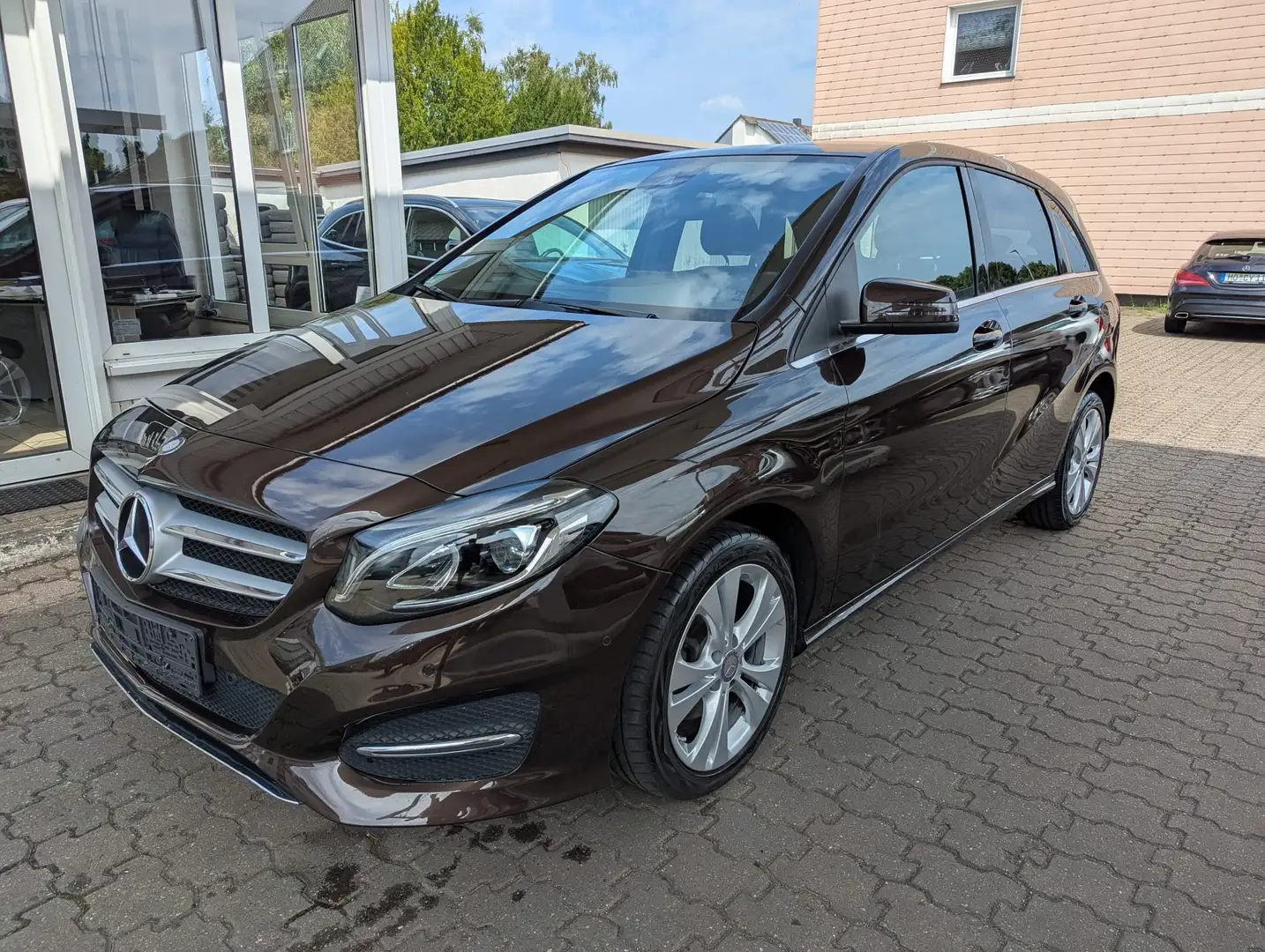 Mercedes-Benz B 200 7G-DCT Navi & Rückfahrkamera, Wenig Kilometer brončana - 1