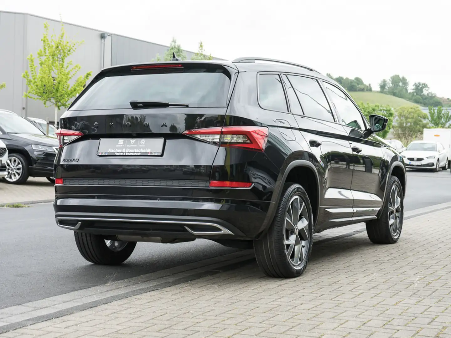 Skoda Kodiaq 2.0 TDI Sportline NAVI AHK KAMERA MEM Zwart - 2