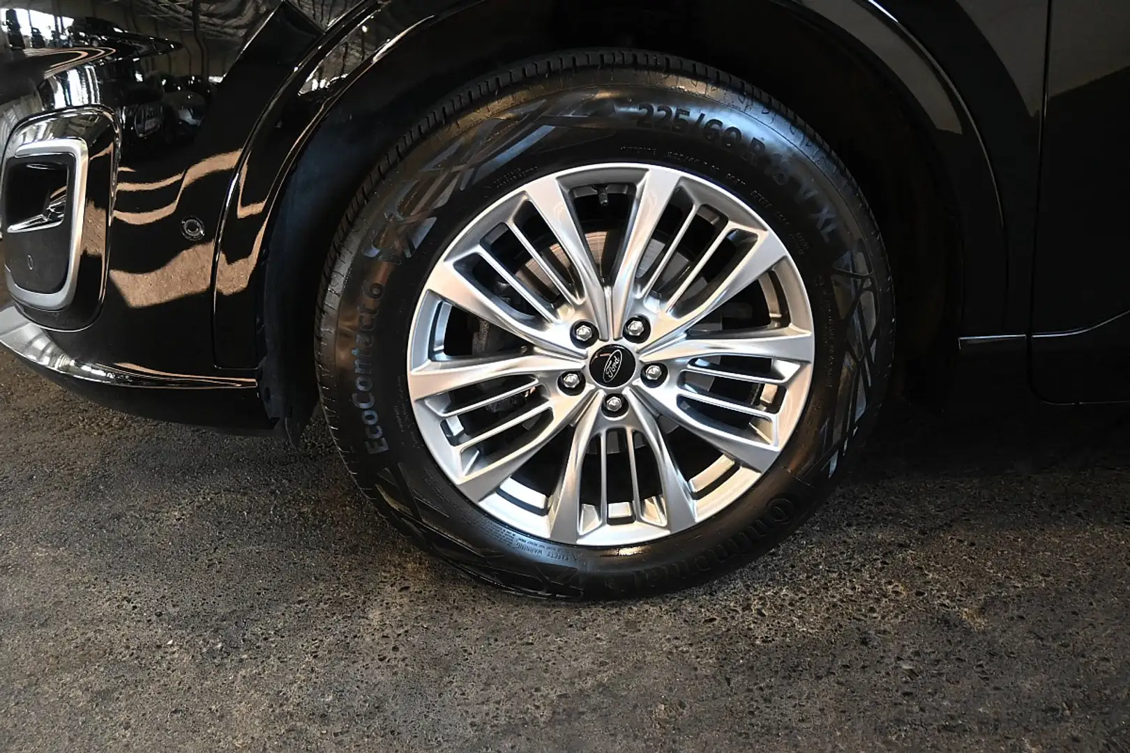 Ford Kuga 2,0  AWD Vignale Aut Diesel  AHK,Head Up Displa... Schwarz - 2