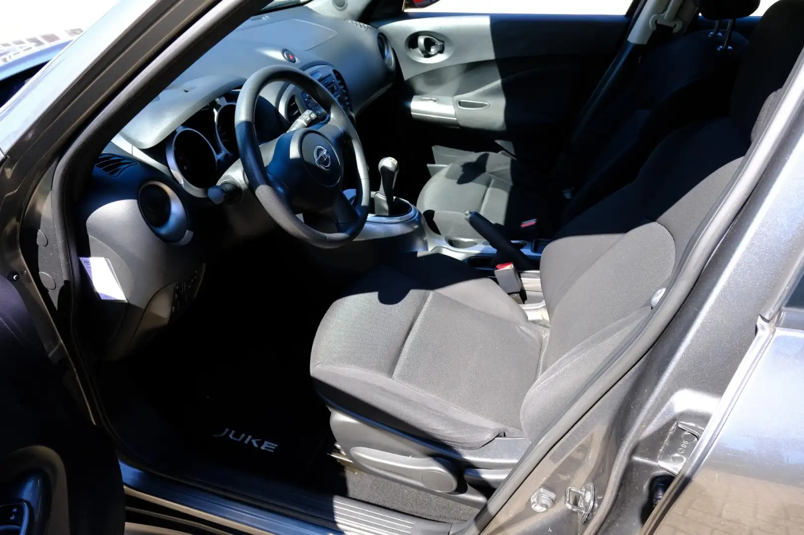 Nissan Juke 1.6 Visia Eco Airco|PDC|LMV|Elec Rmn Grijs - 2
