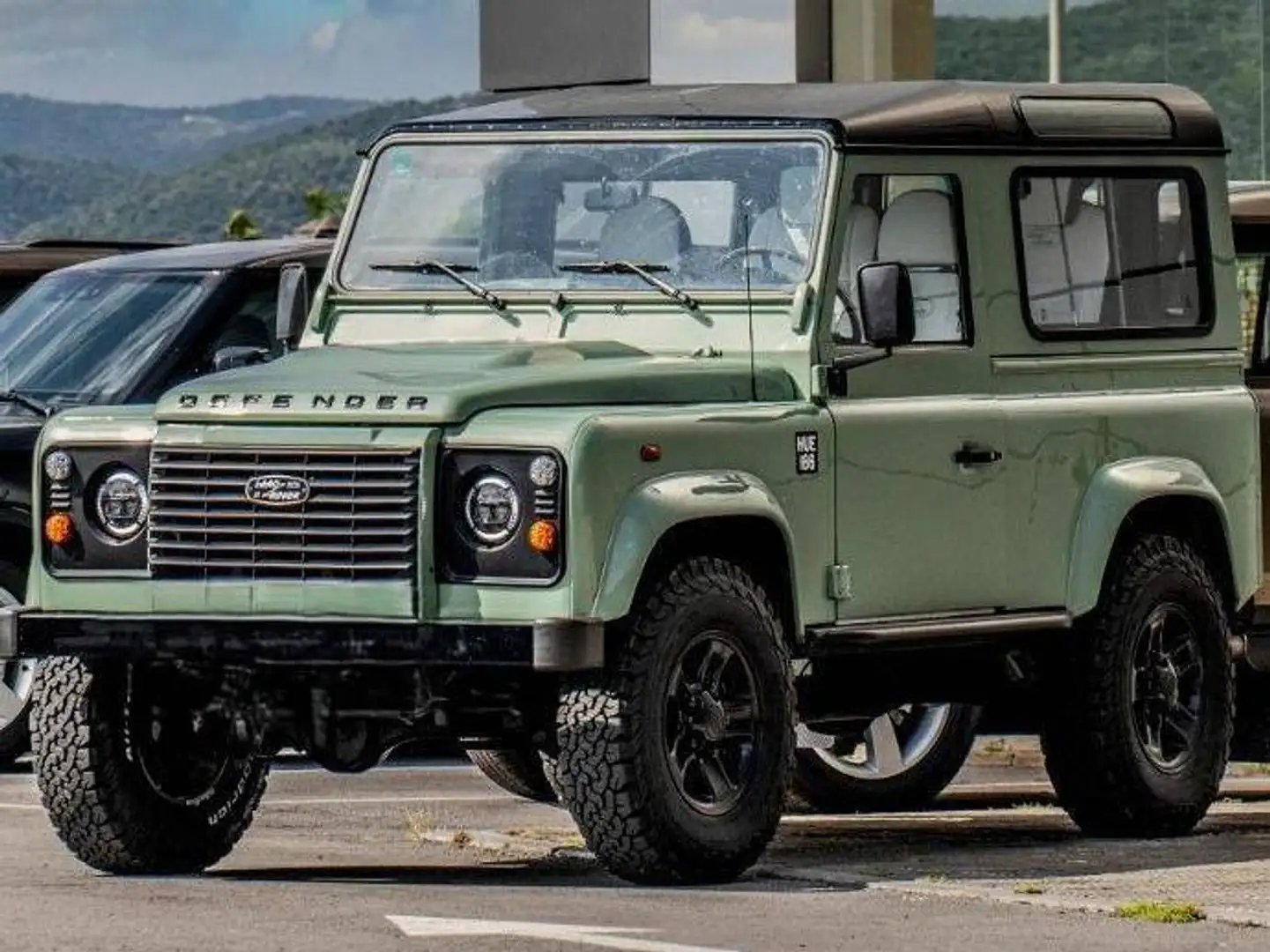 Land Rover Defender 90 TD4 2.4 Station Wagon Heritage Restomod - 2