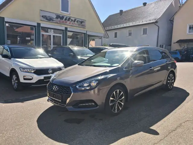 Hyundai i40 cw 1,6 blue Space  NAVI+AHK+KAMERA